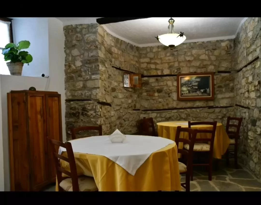 Restaurant/Places to Eat in Guest House J.Prifti