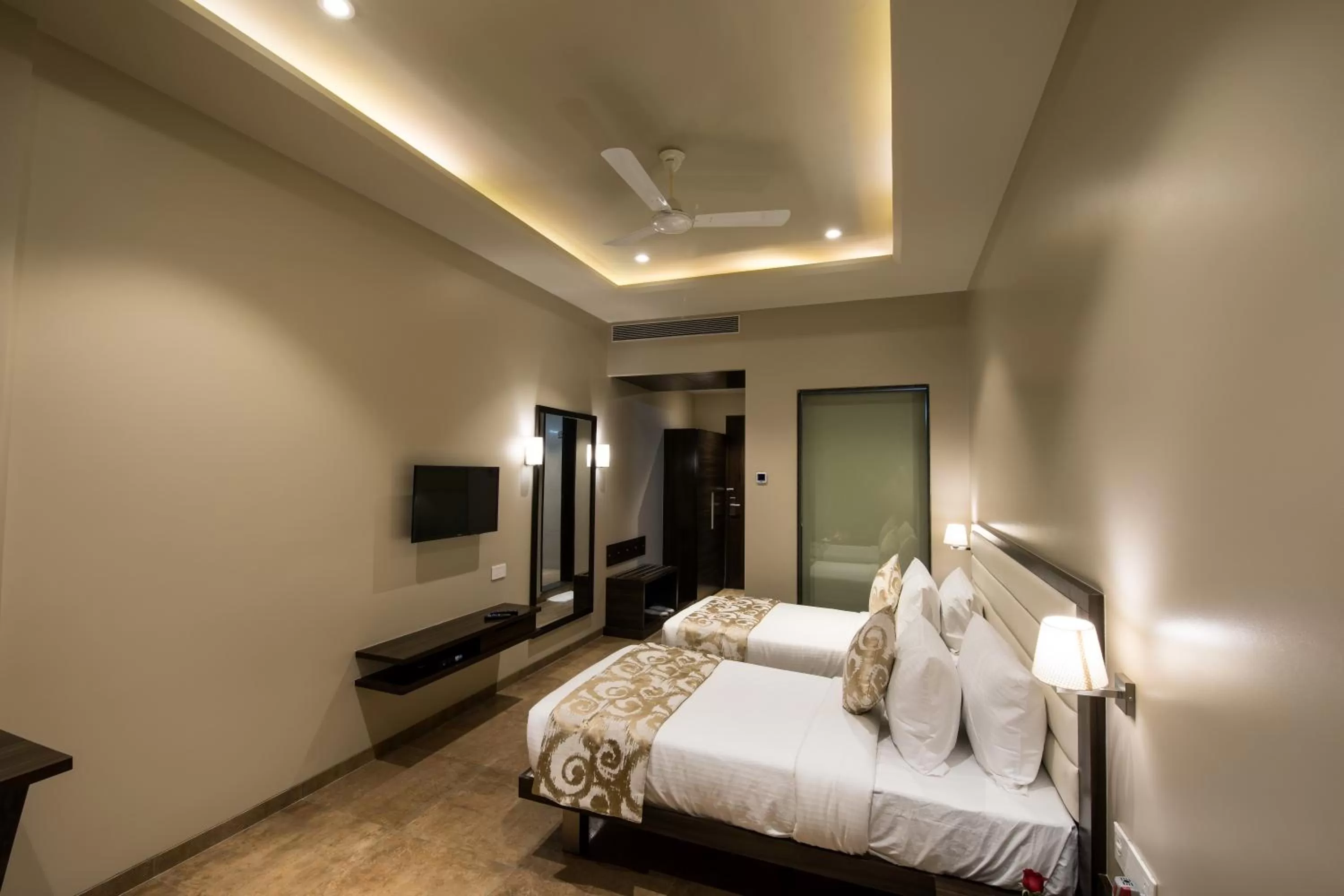 Photo of the whole room in Hotel Aurus