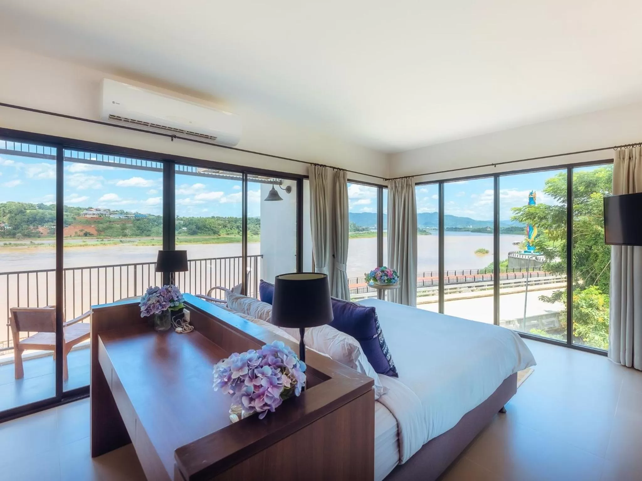Suite with River View in Fortune Riverview Hotel Chiang Khong