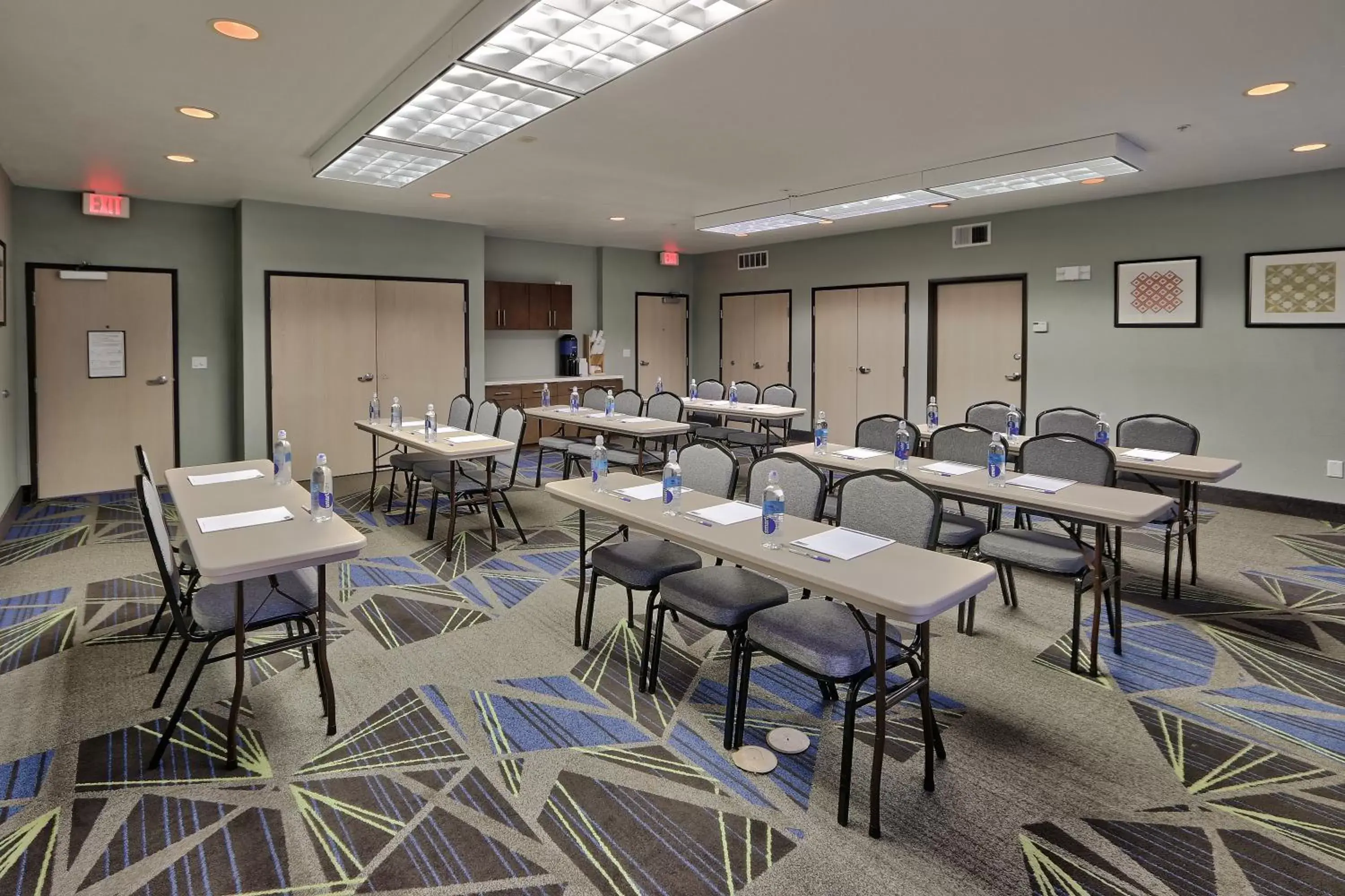 Meeting/conference room in Holiday Inn Express & Suites Portales, an IHG Hotel