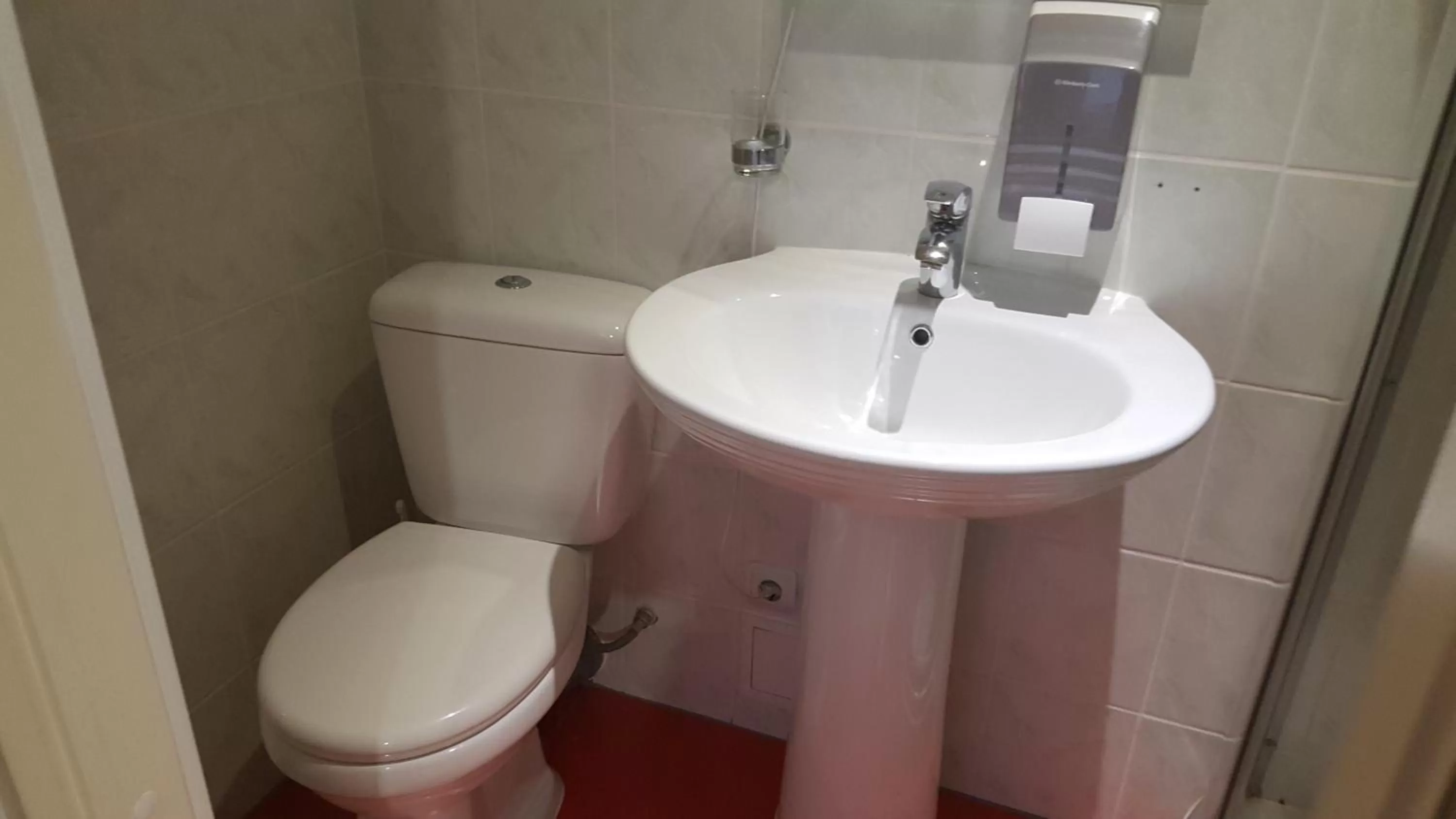 Bathroom in Sunset Hotel