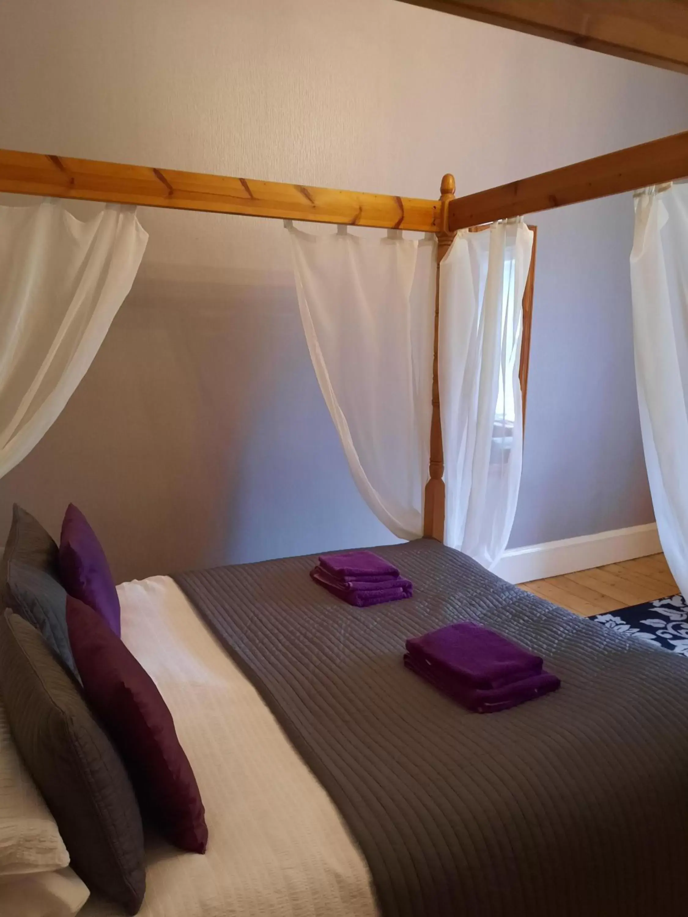 Bedroom, Bed in St Ronan's Hotel