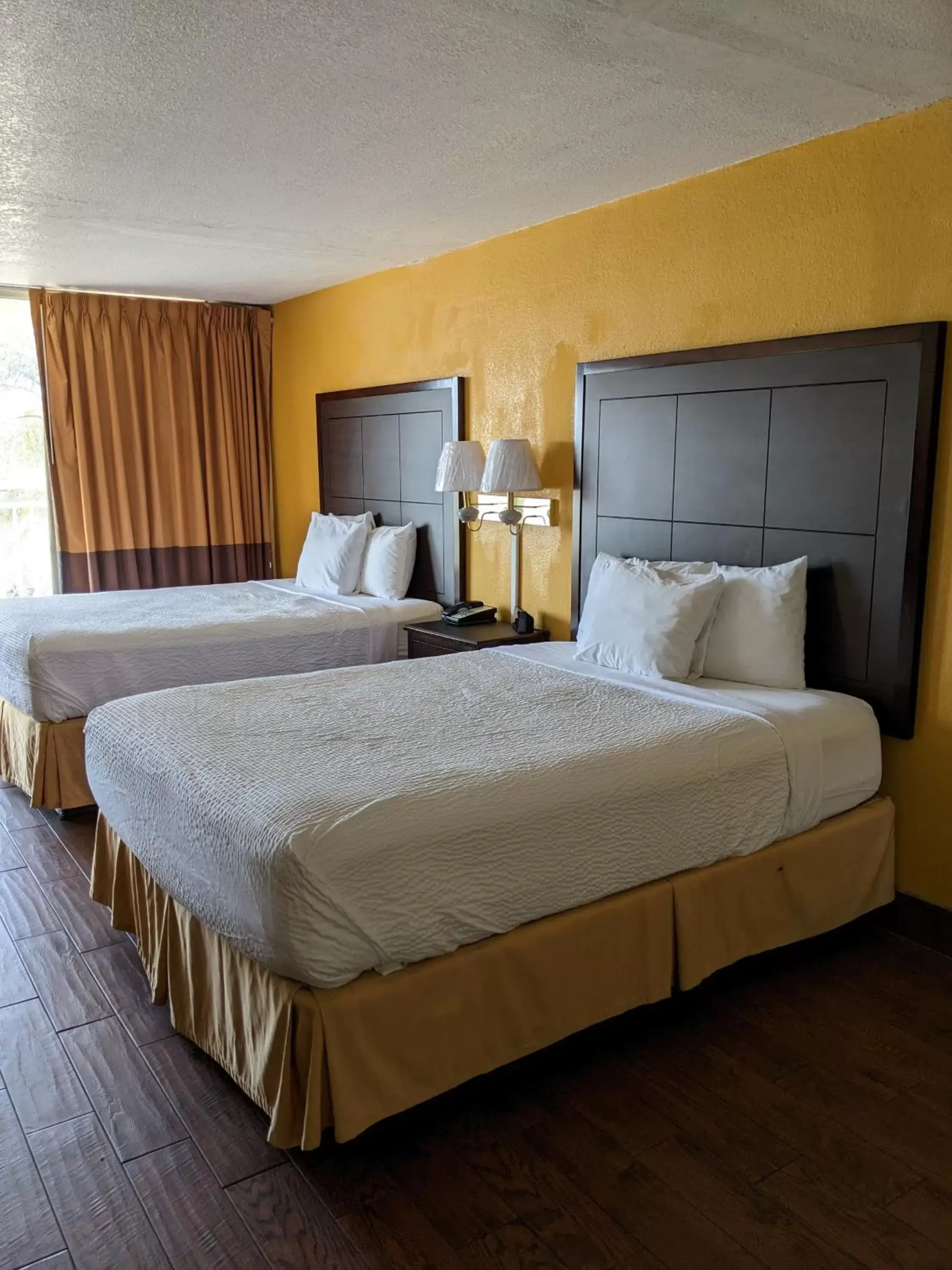 Bedroom, Bed in Days Inn & Suites by Wyndham Port Richey