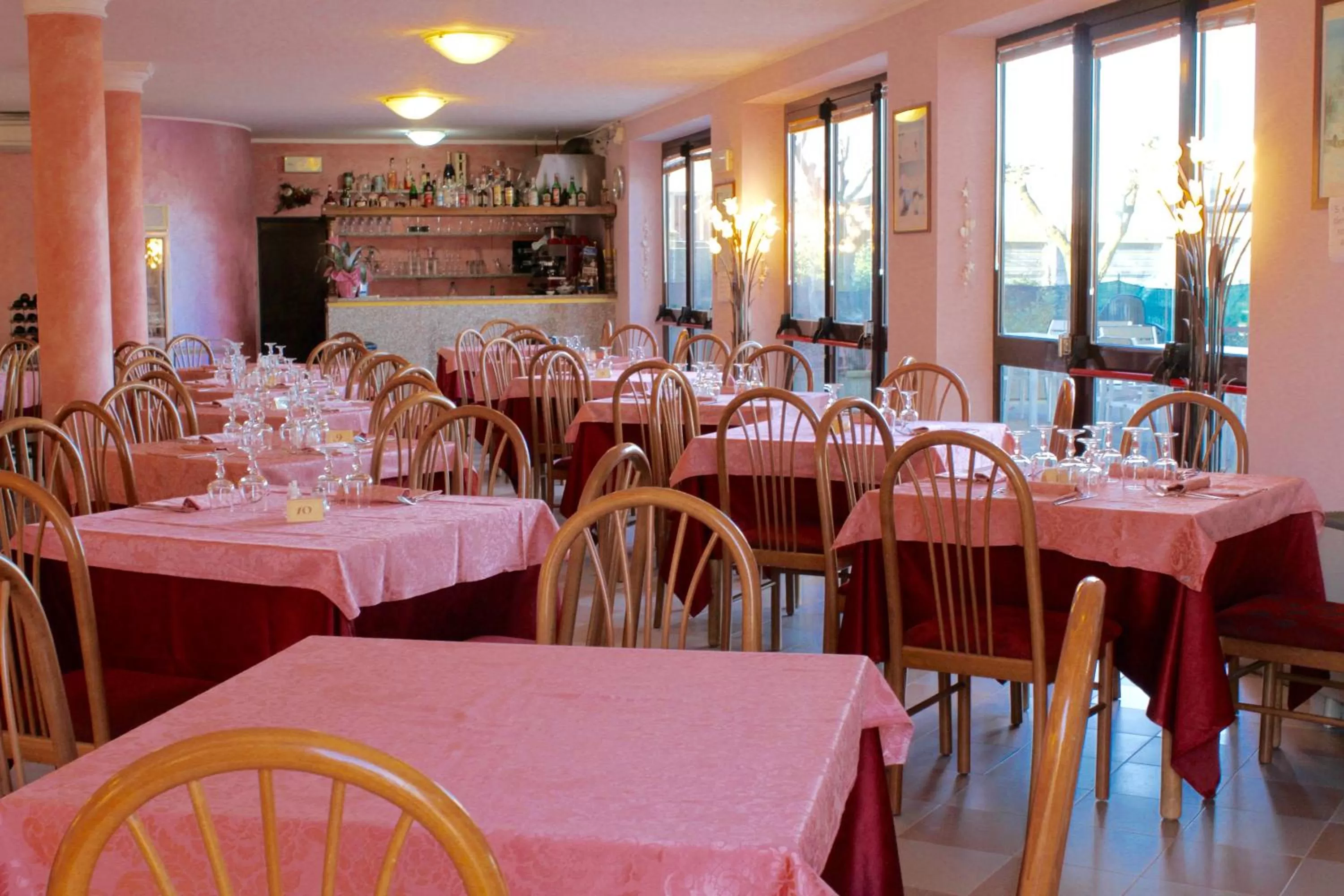 Restaurant/places to eat in Hotel Monumento