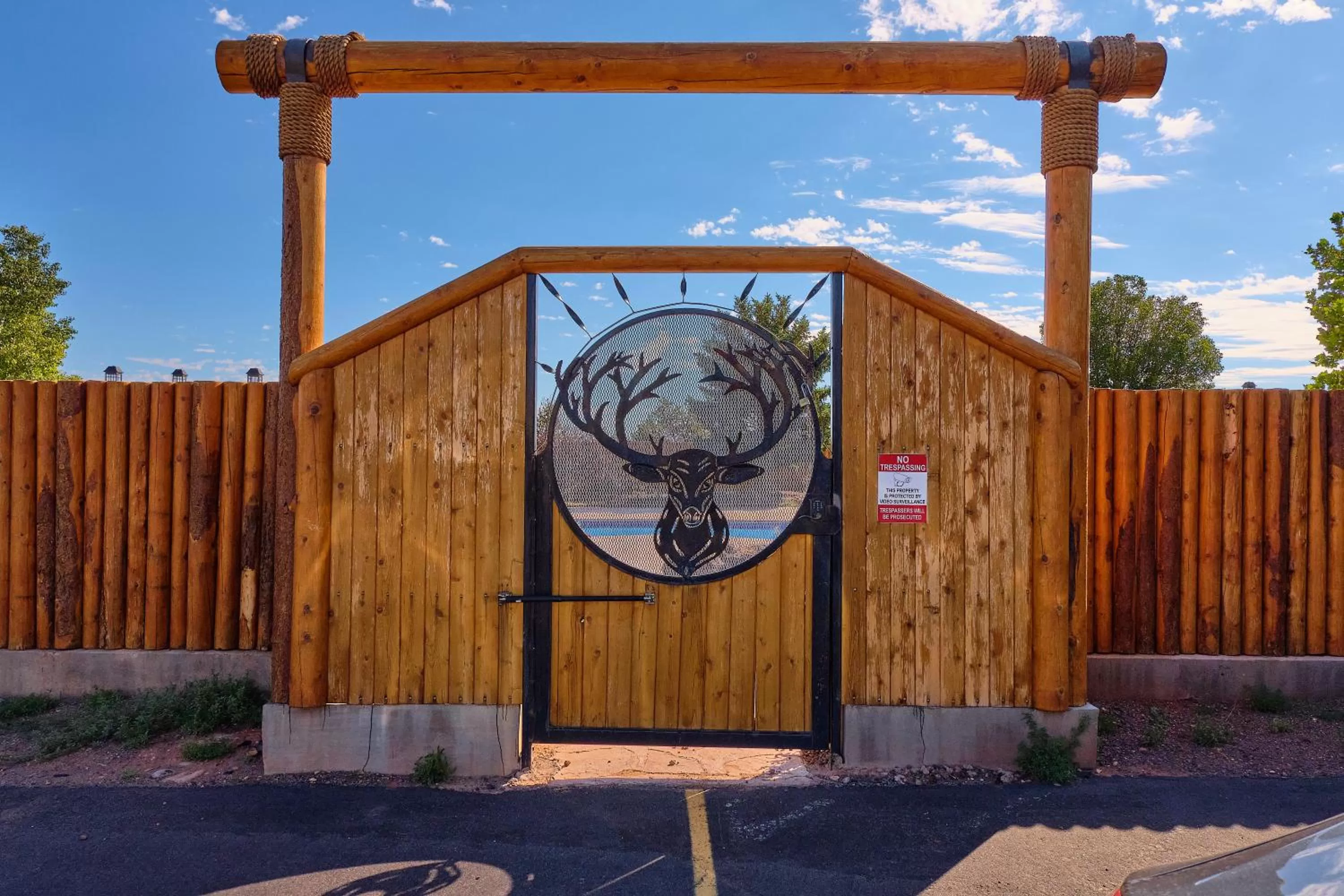 Swimming pool in Grand Canyon Inn and Motel - South Rim Entrance