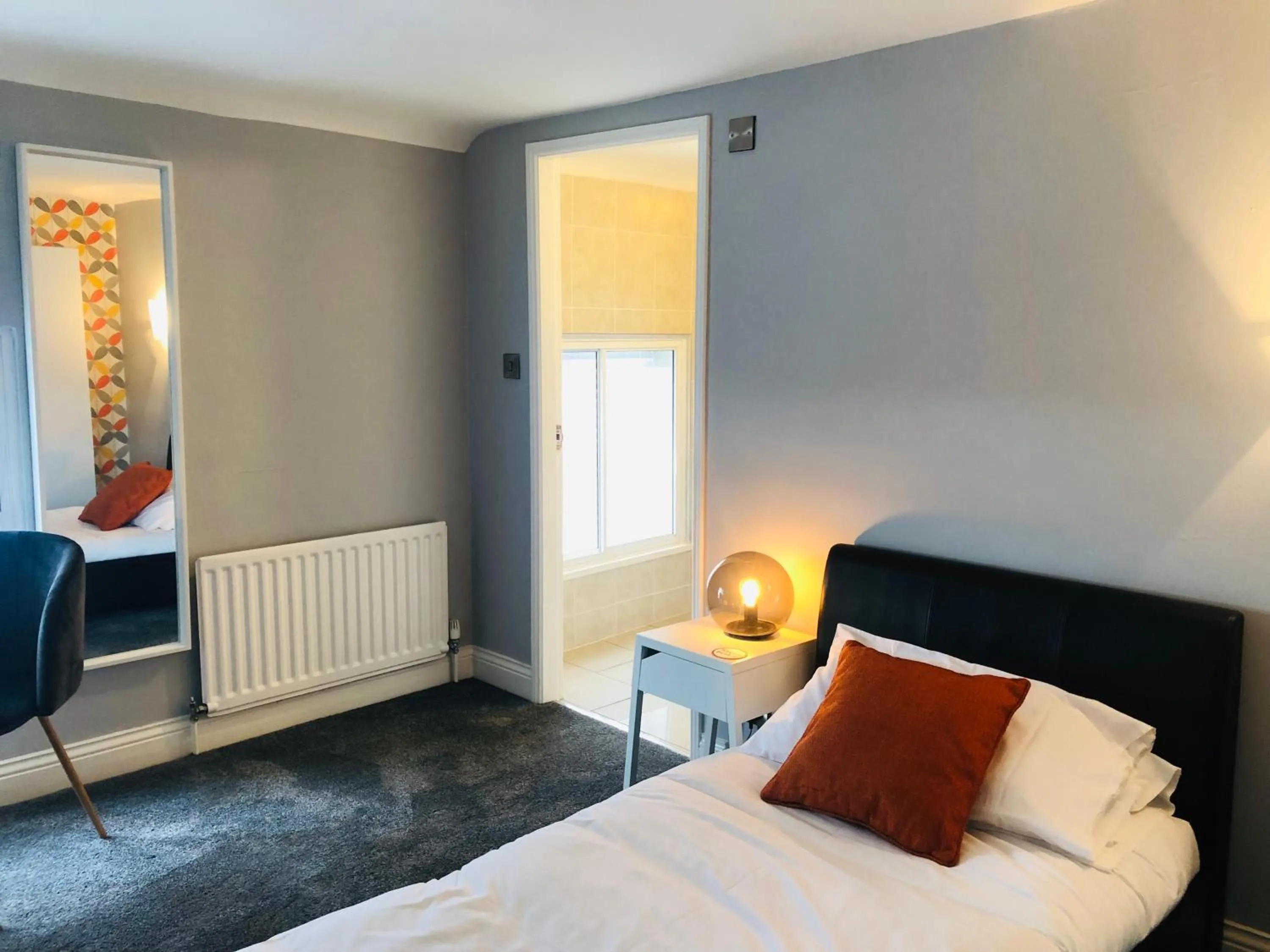 Bedroom, Bed in Hardwick Arms Hotel