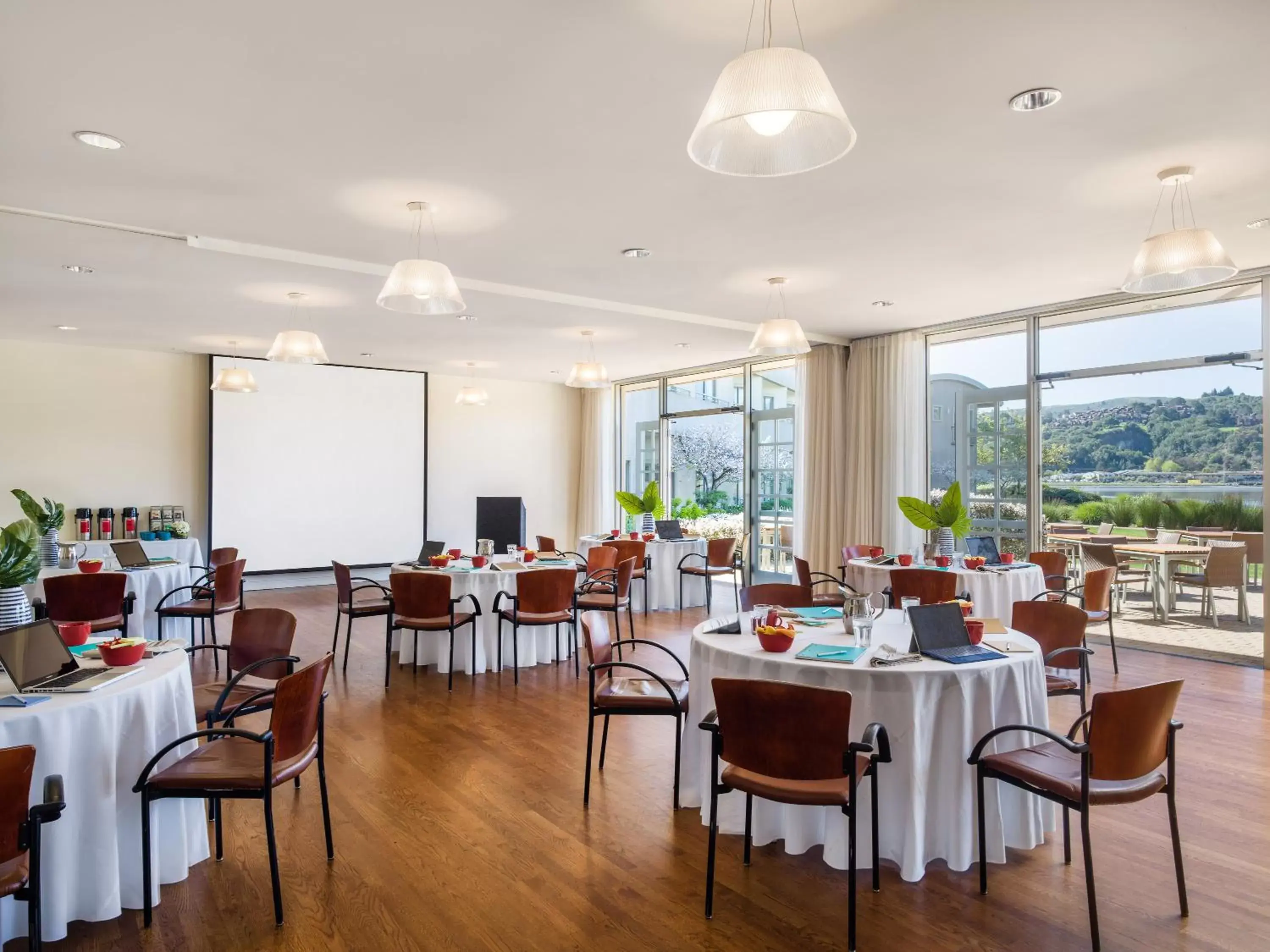 Meeting/conference room, Restaurant/Places to Eat in Acqua Hotel