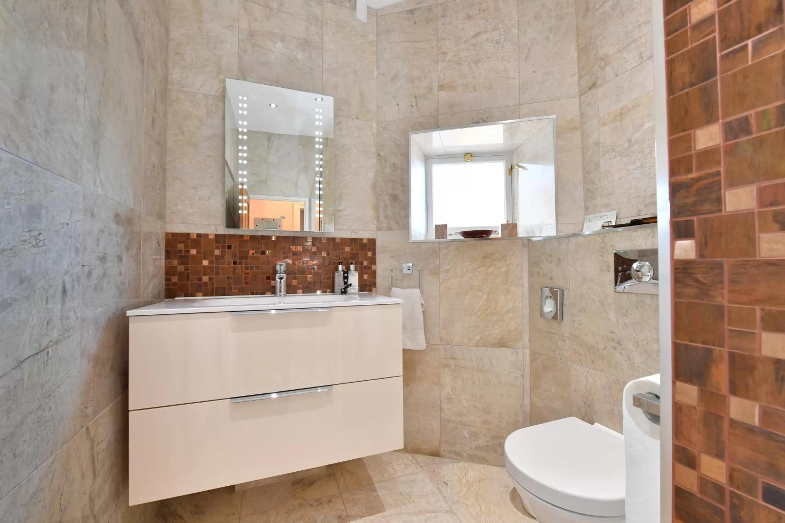 Bathroom in Heritage Bed and Breakfast