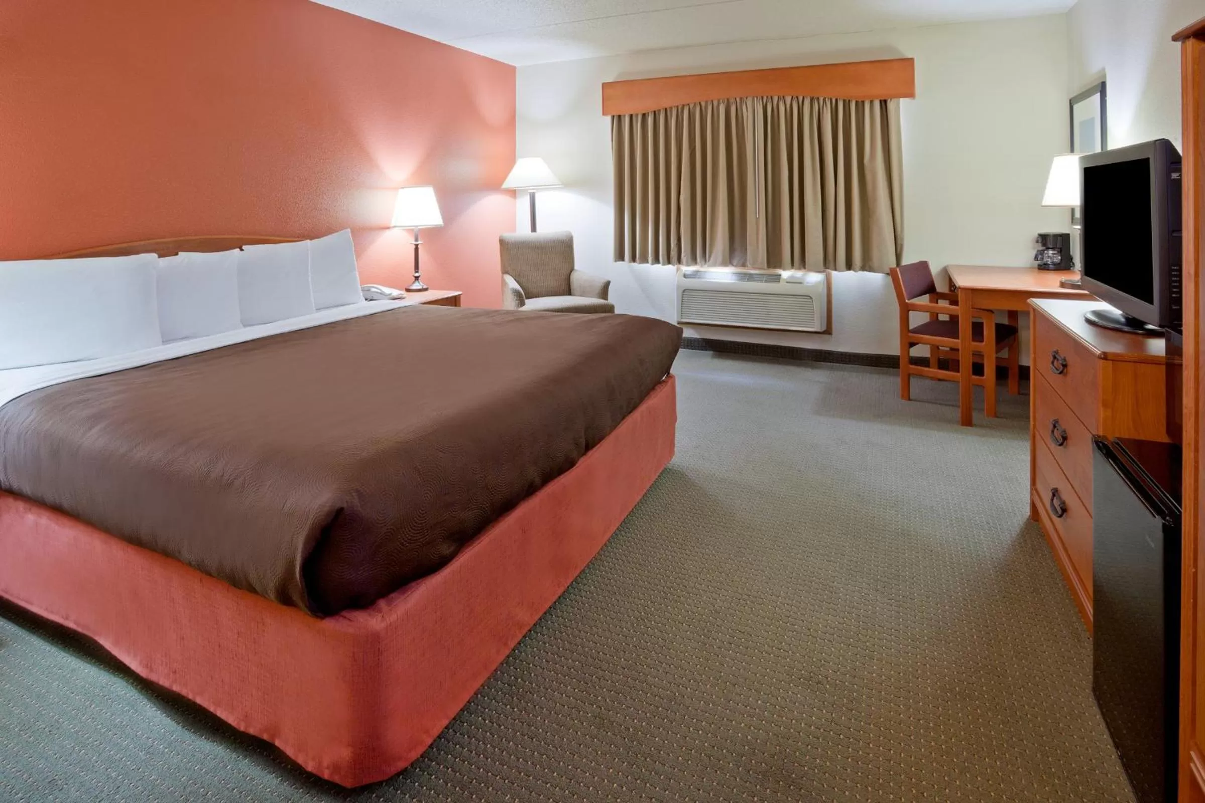Deluxe Queen Room - Mobility Access/Non-Smoking in AmericInn by Wyndham Wetmore Munising