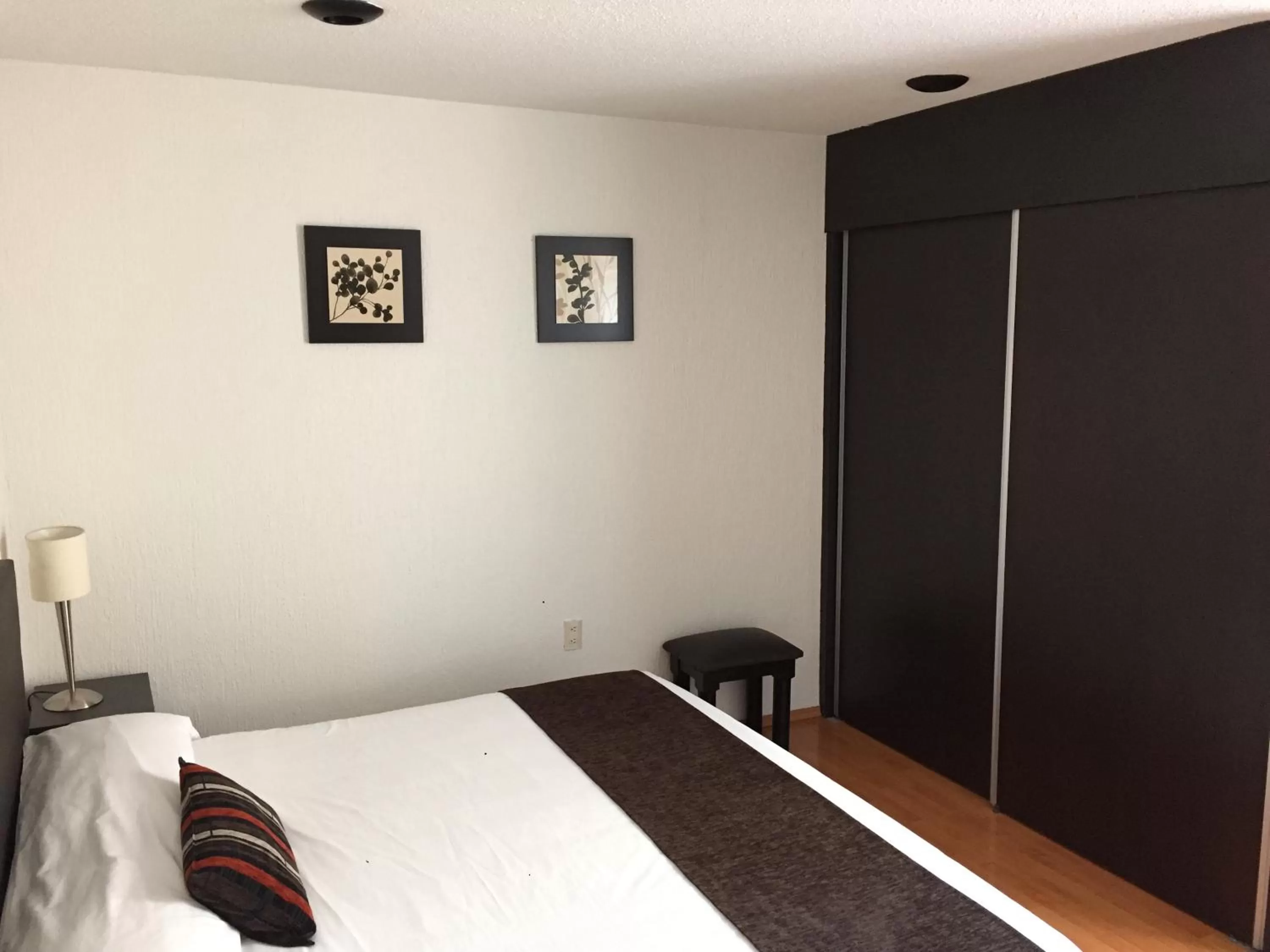 Decorative detail, Bed in Bosque de Magnolias 93