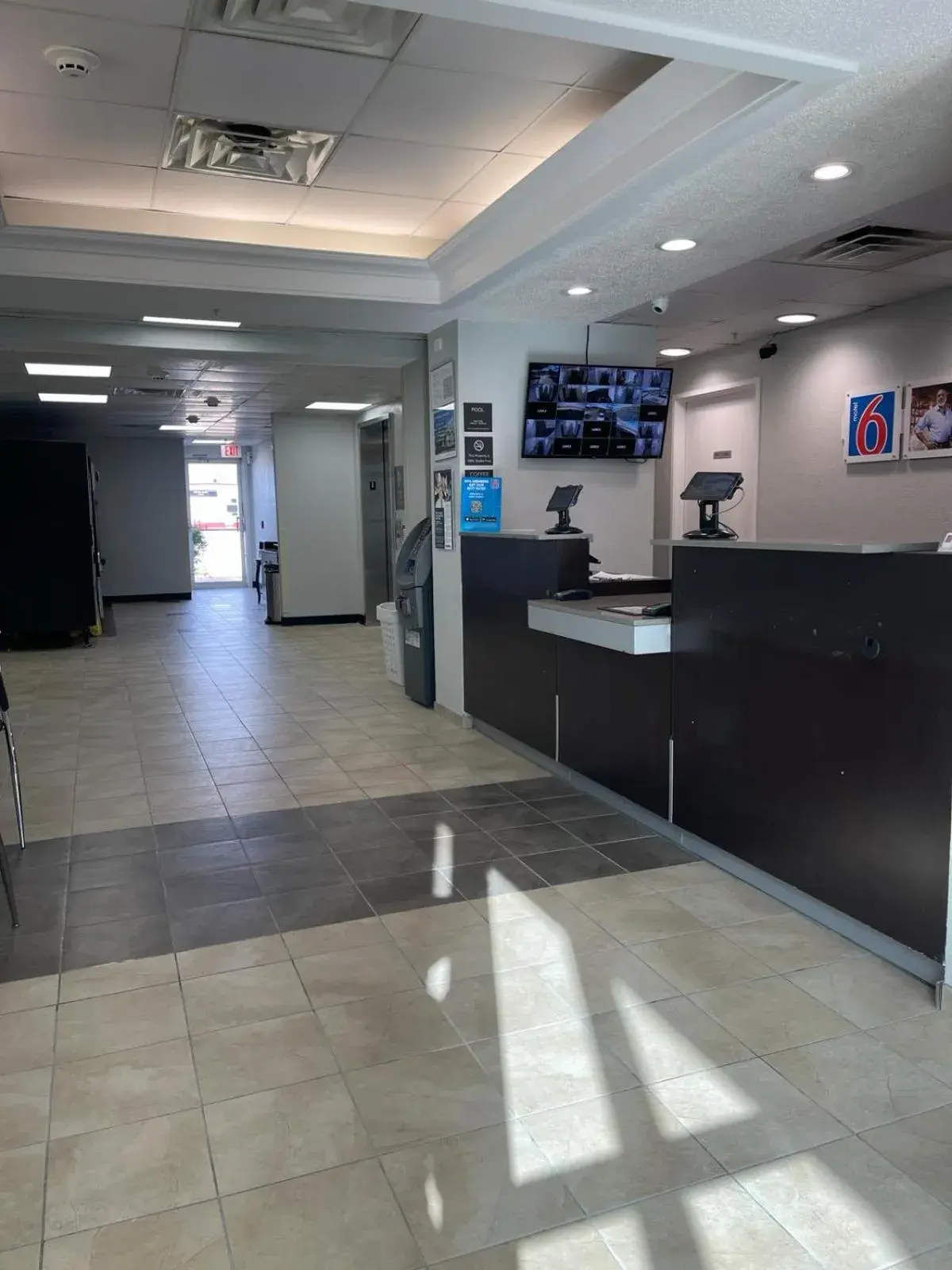 Property building, Lobby/Reception in Motel 6-Caseyville, IL - Caseyville Il