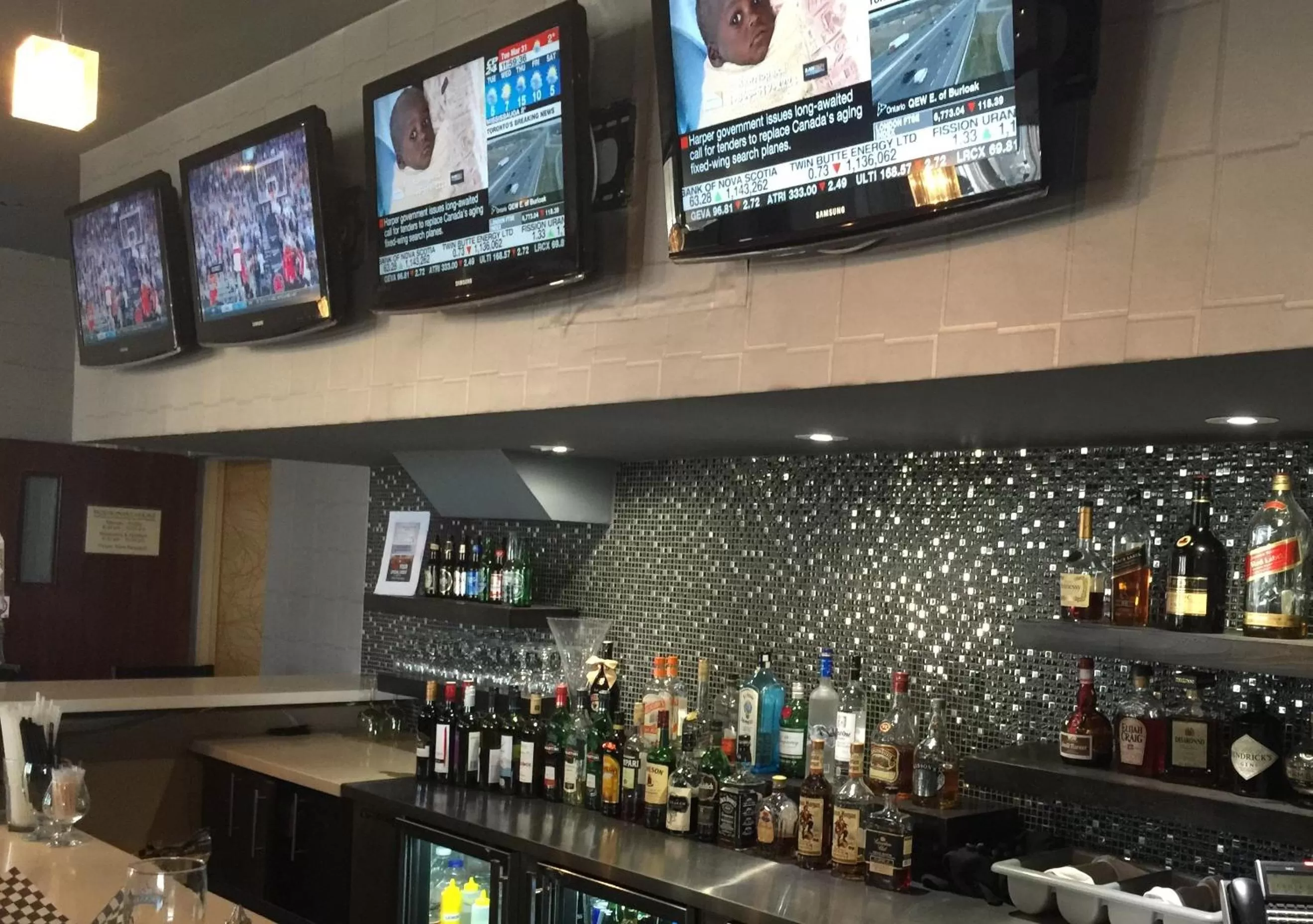 Lounge or bar in Park Inn by Radisson Toronto-Markham