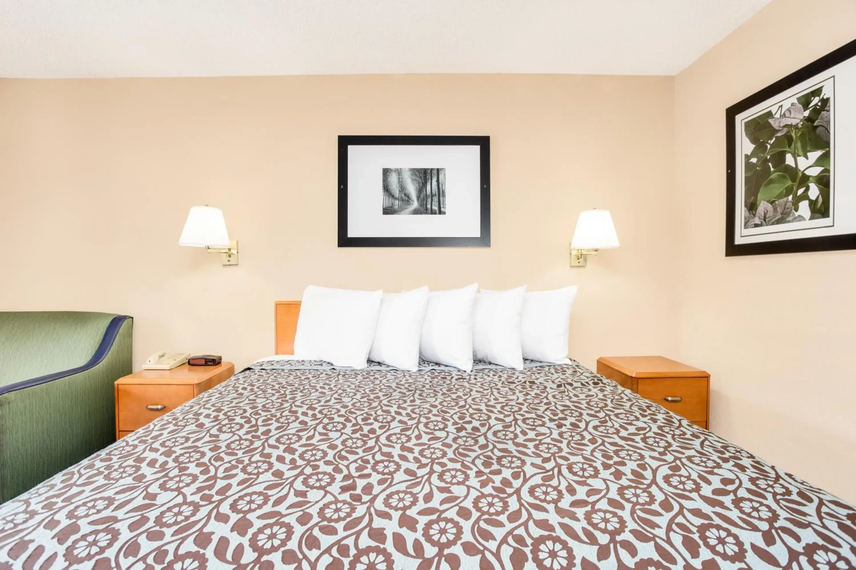 Bed in Days Inn by Wyndham Downtown Aiken Bed in Days Inn by Wyndham Downtown Aiken