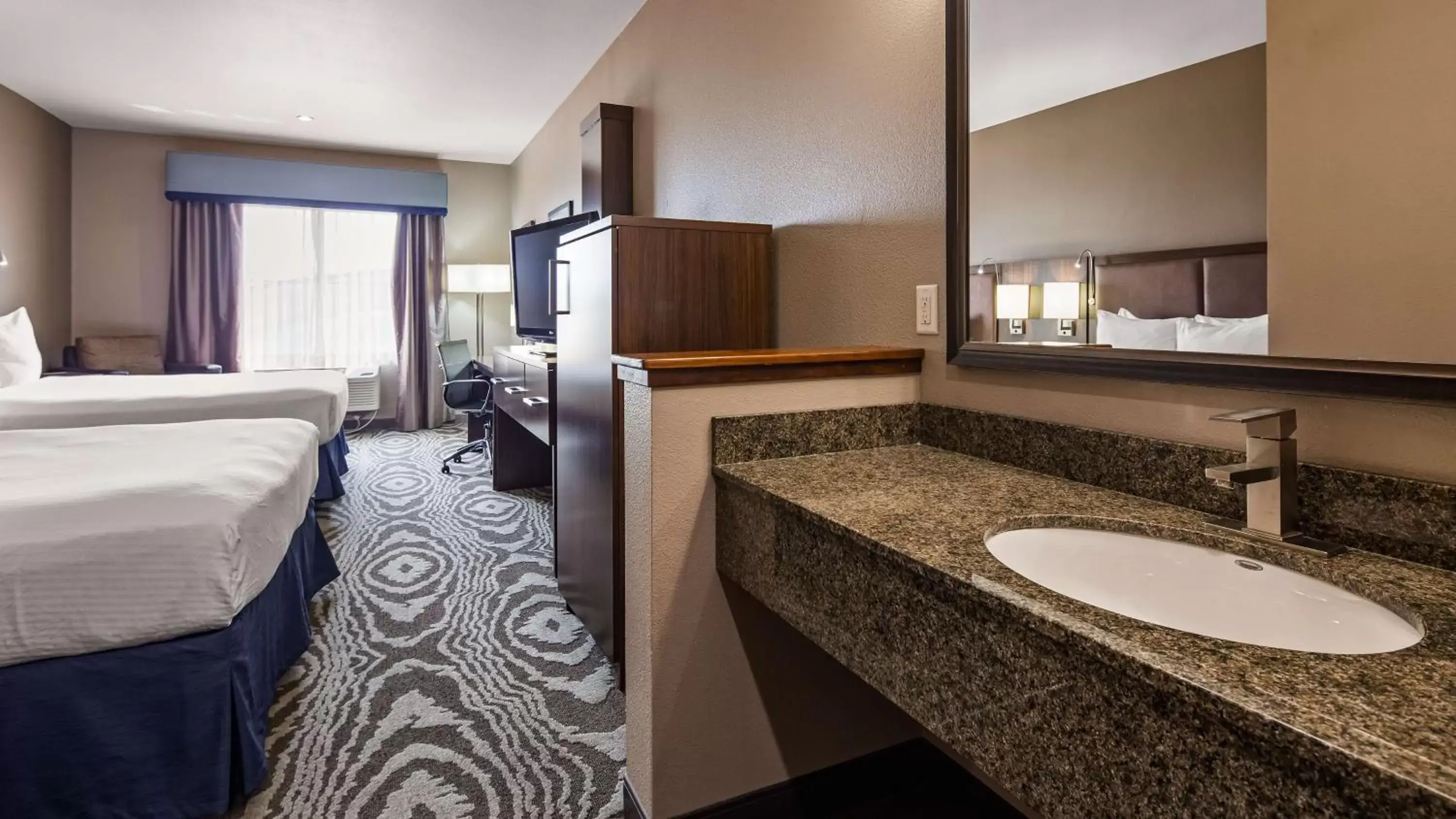 Photo of the whole room, Bathroom in Best Western Plus Williston Hotel & Suites
