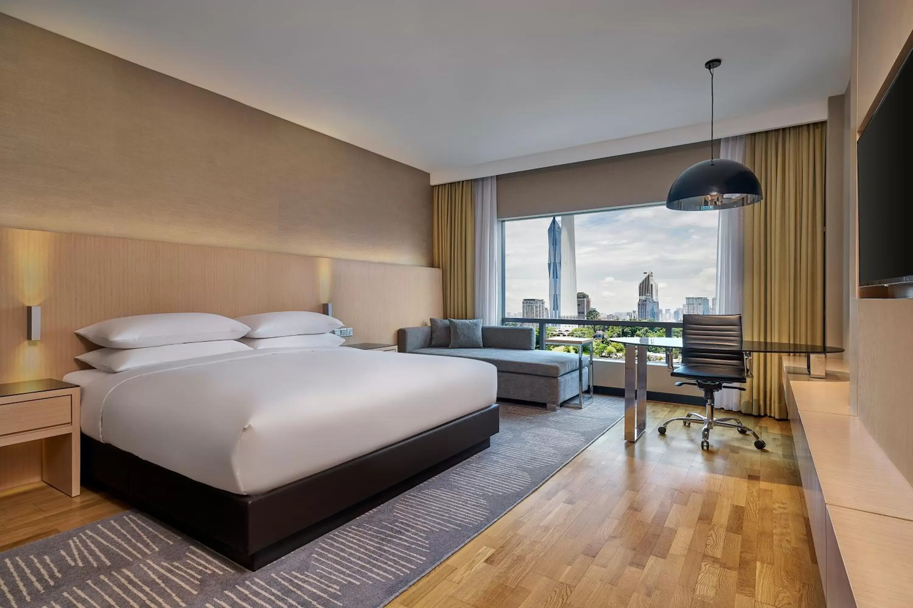 Bedroom in Renaissance Kuala Lumpur Hotel & Convention Centre
