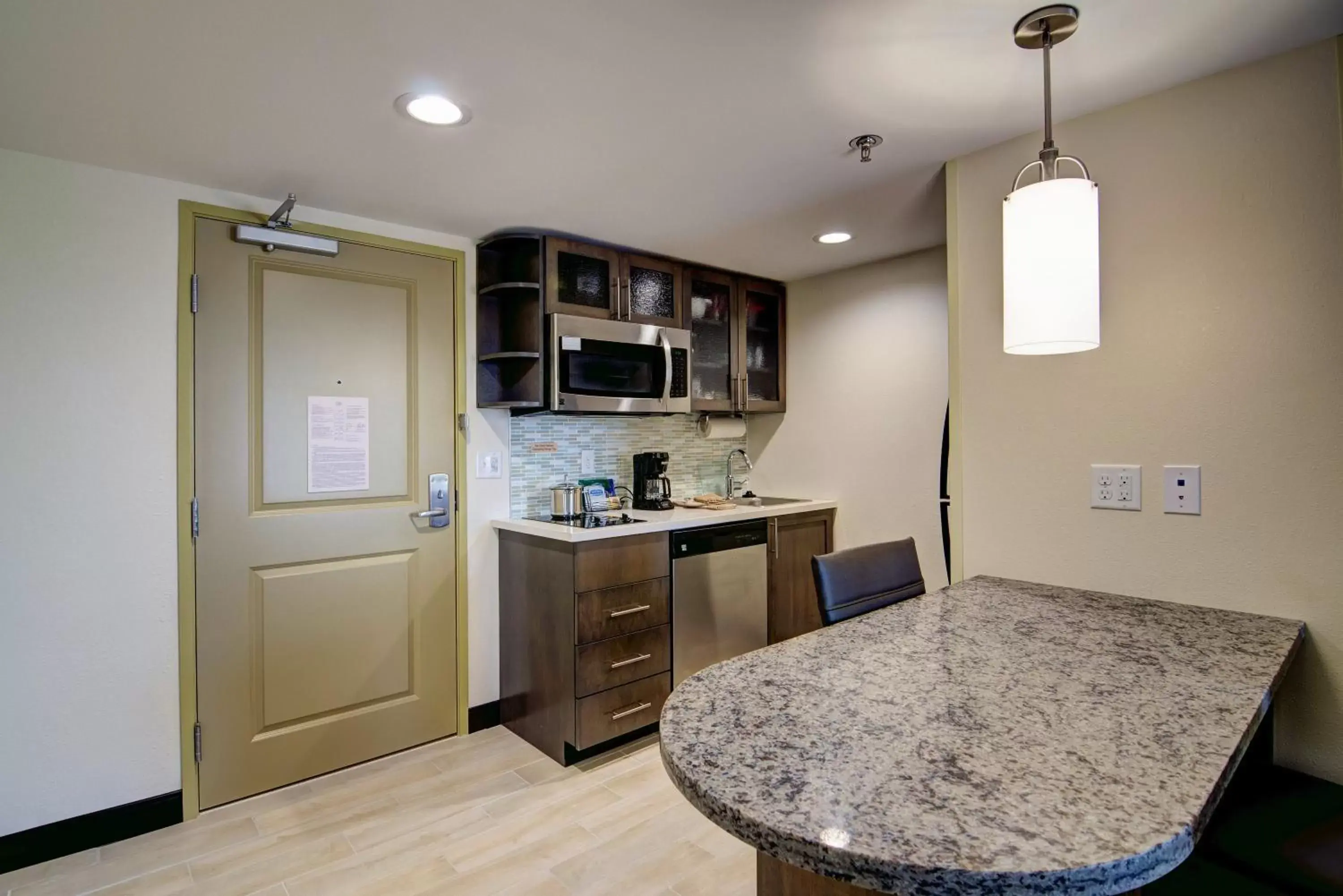 Photo of the whole room, Kitchen/Kitchenette in Candlewood Suites Richmond - West Broad, an IHG Hotel