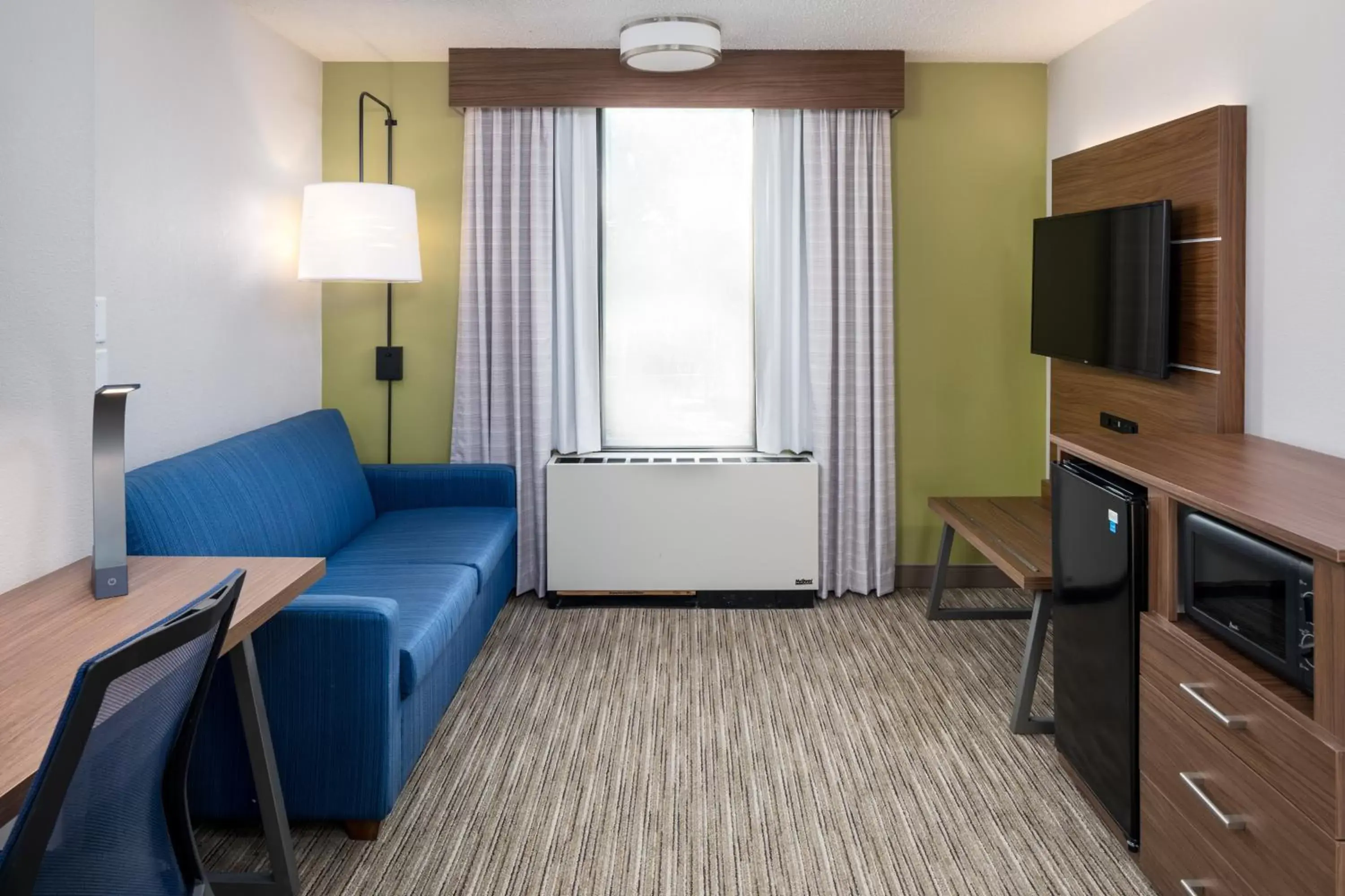 Photo of the whole room, Seating Area in Holiday Inn Express Atlanta Airport-College Park, an IHG Hotel