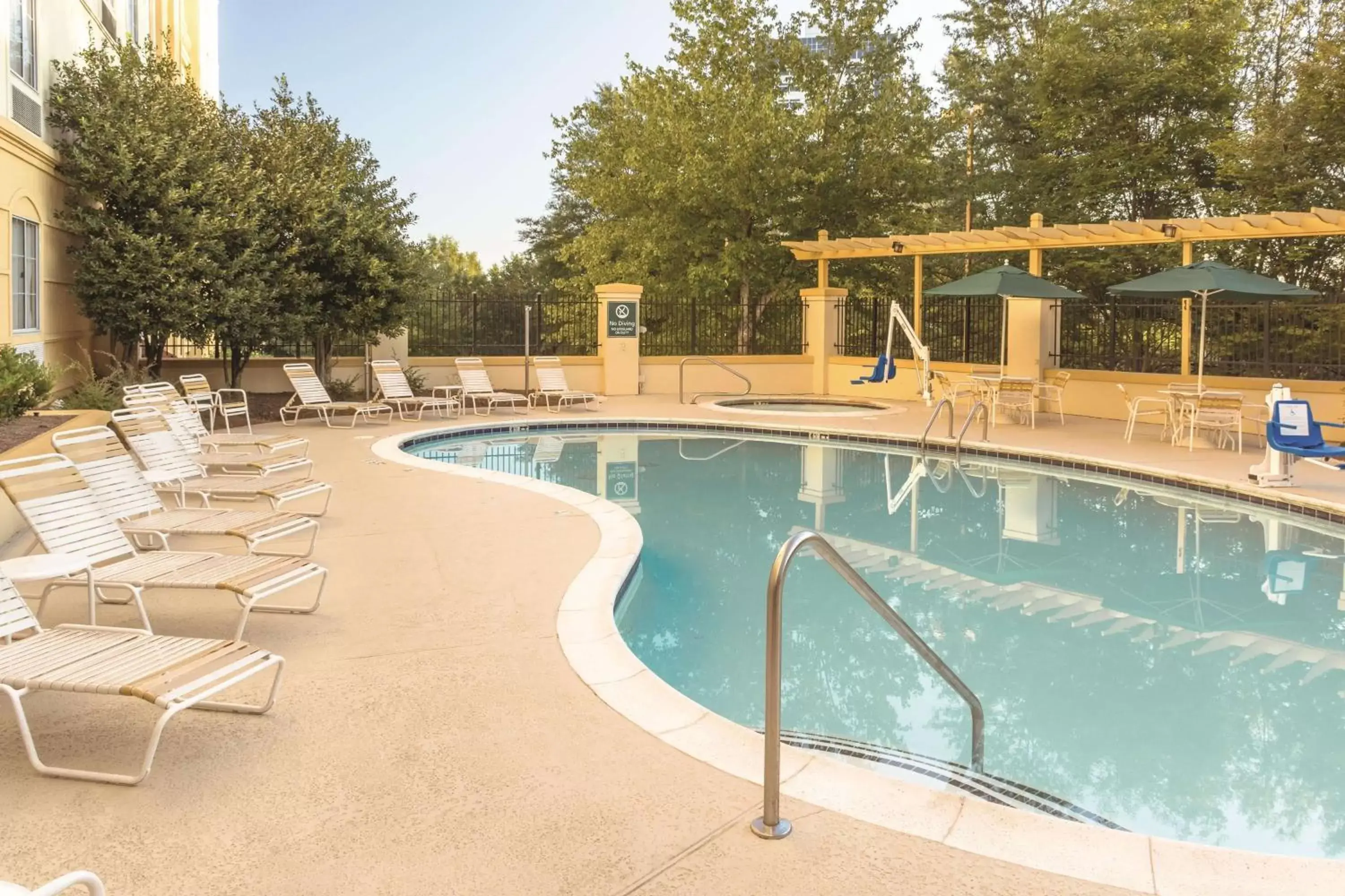 On site, Swimming Pool in La Quinta by Wyndham Atlanta Ballpark/Galleria