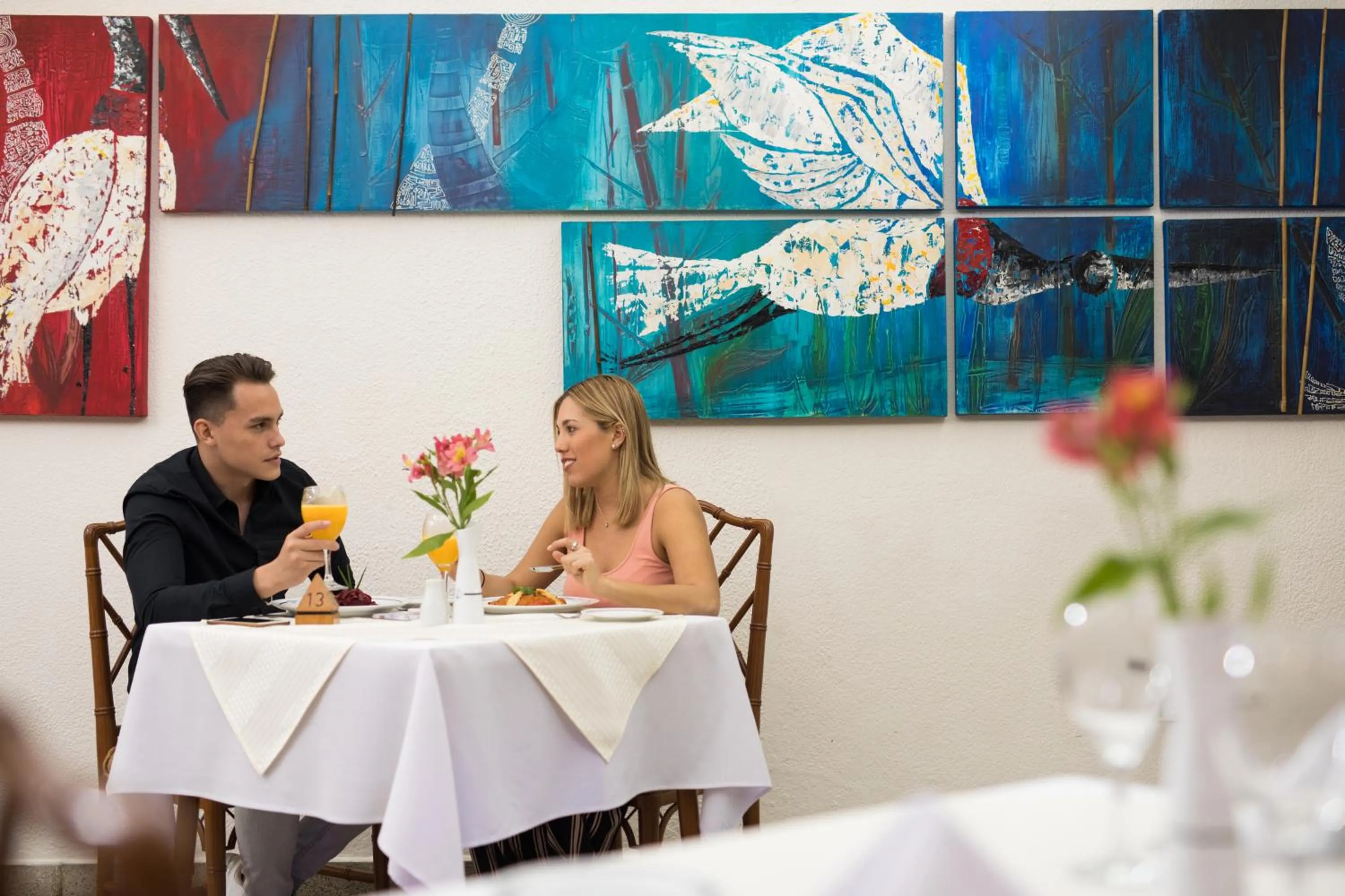 Restaurant/places to eat in Hotel Cortez