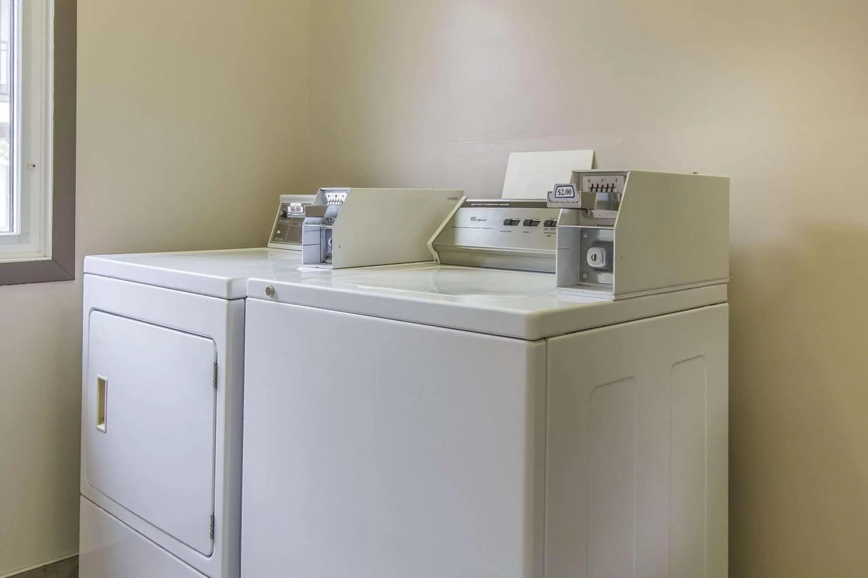 Property building in Econo Lodge Inn & Suites Property building in Econo Lodge Inn & Suites