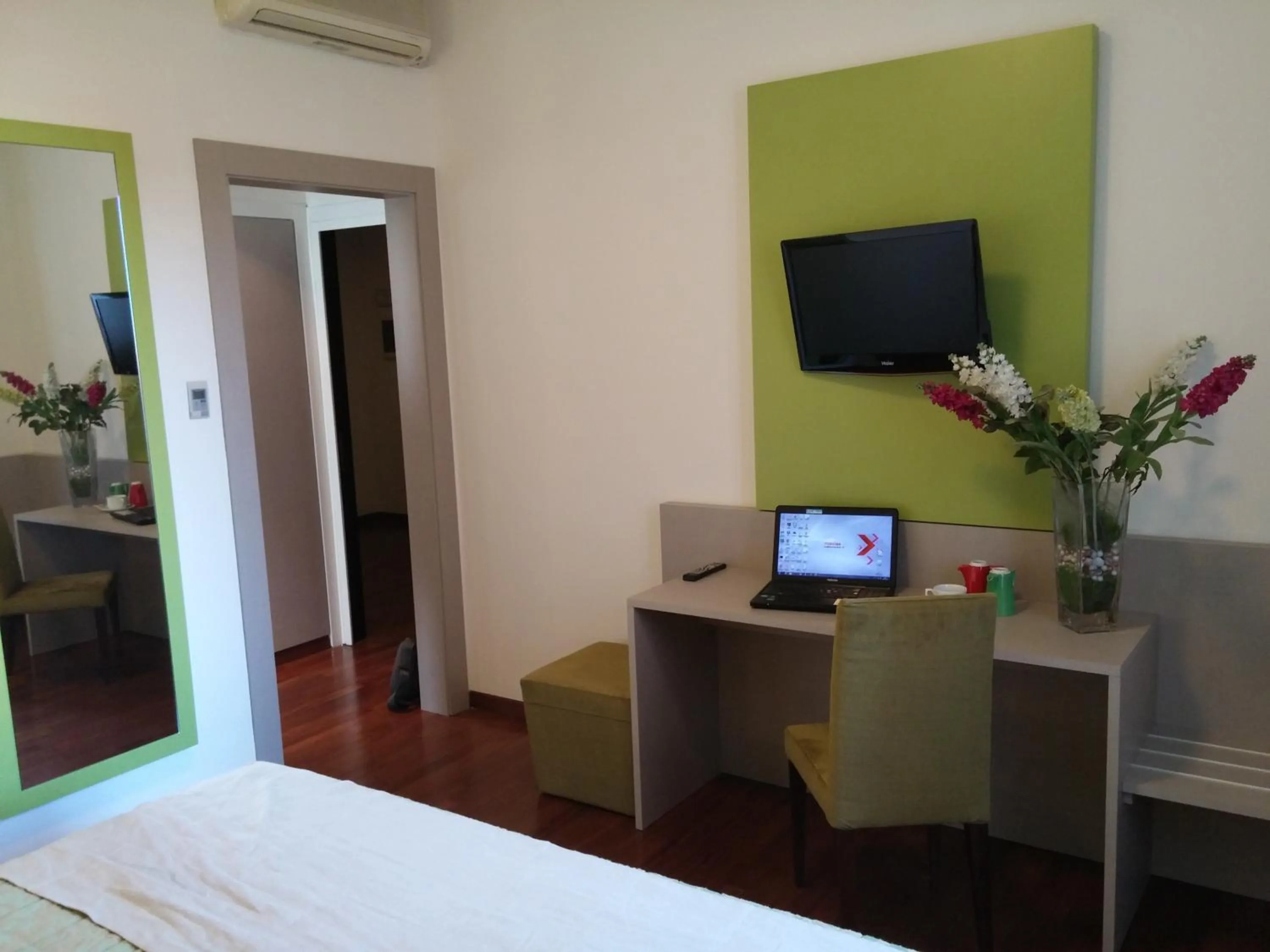 Bedroom, Bed in Hotel Milano Palmanova