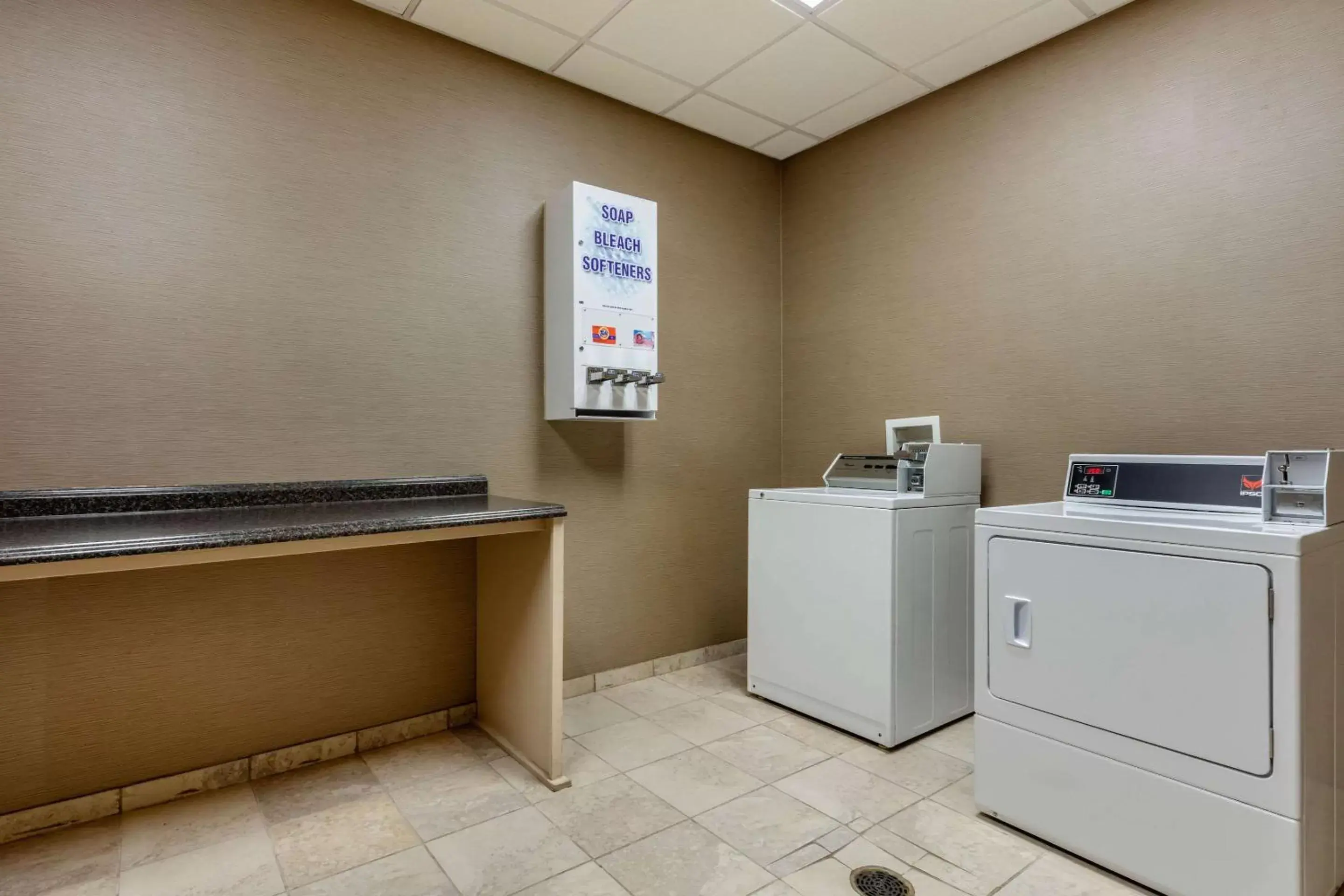 On site, Kitchen/Kitchenette in Comfort Inn & Suites North Little Rock McCain Mall