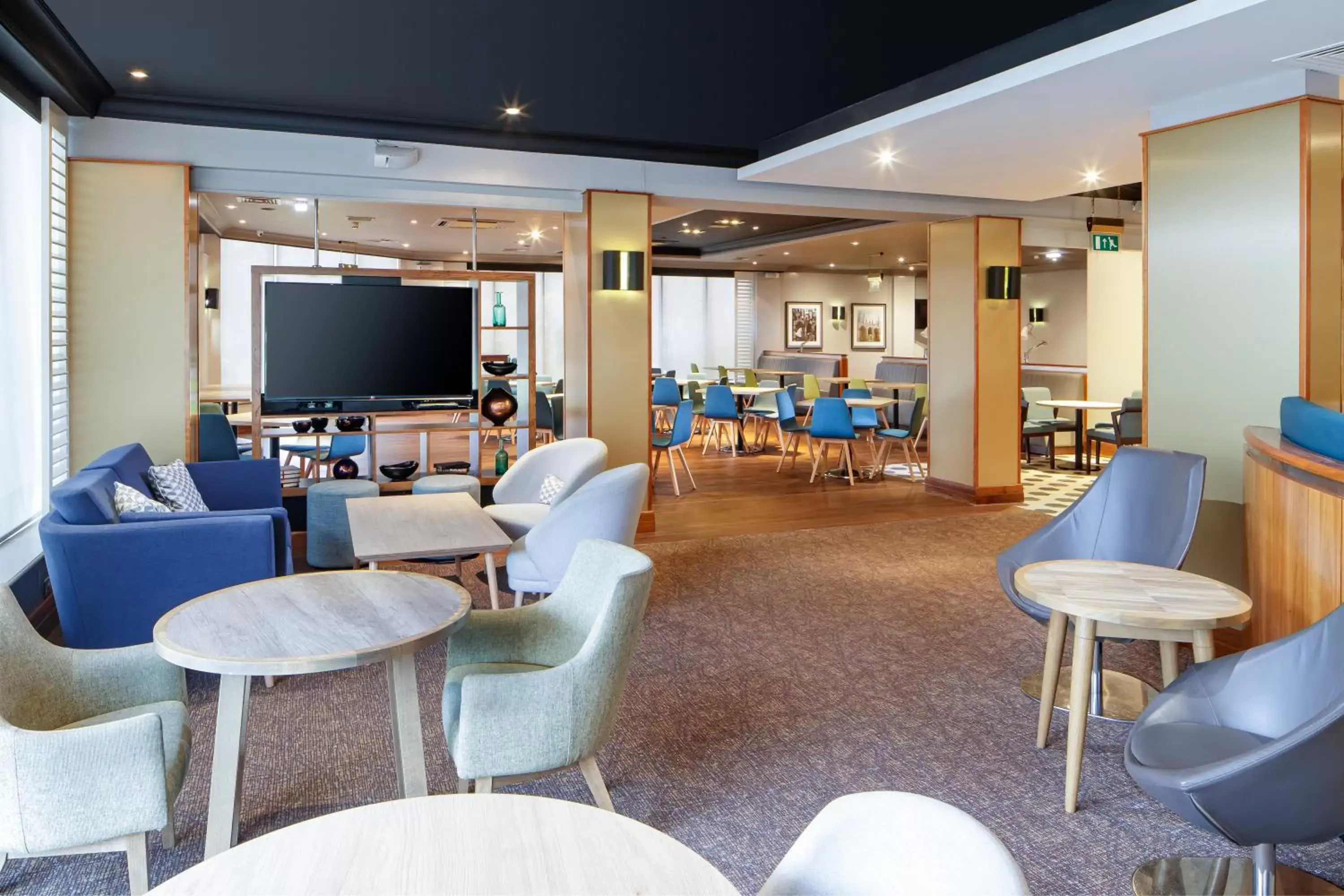 Restaurant/places to eat, Lounge/Bar in Holiday Inn Peterborough West, an IHG Hotel