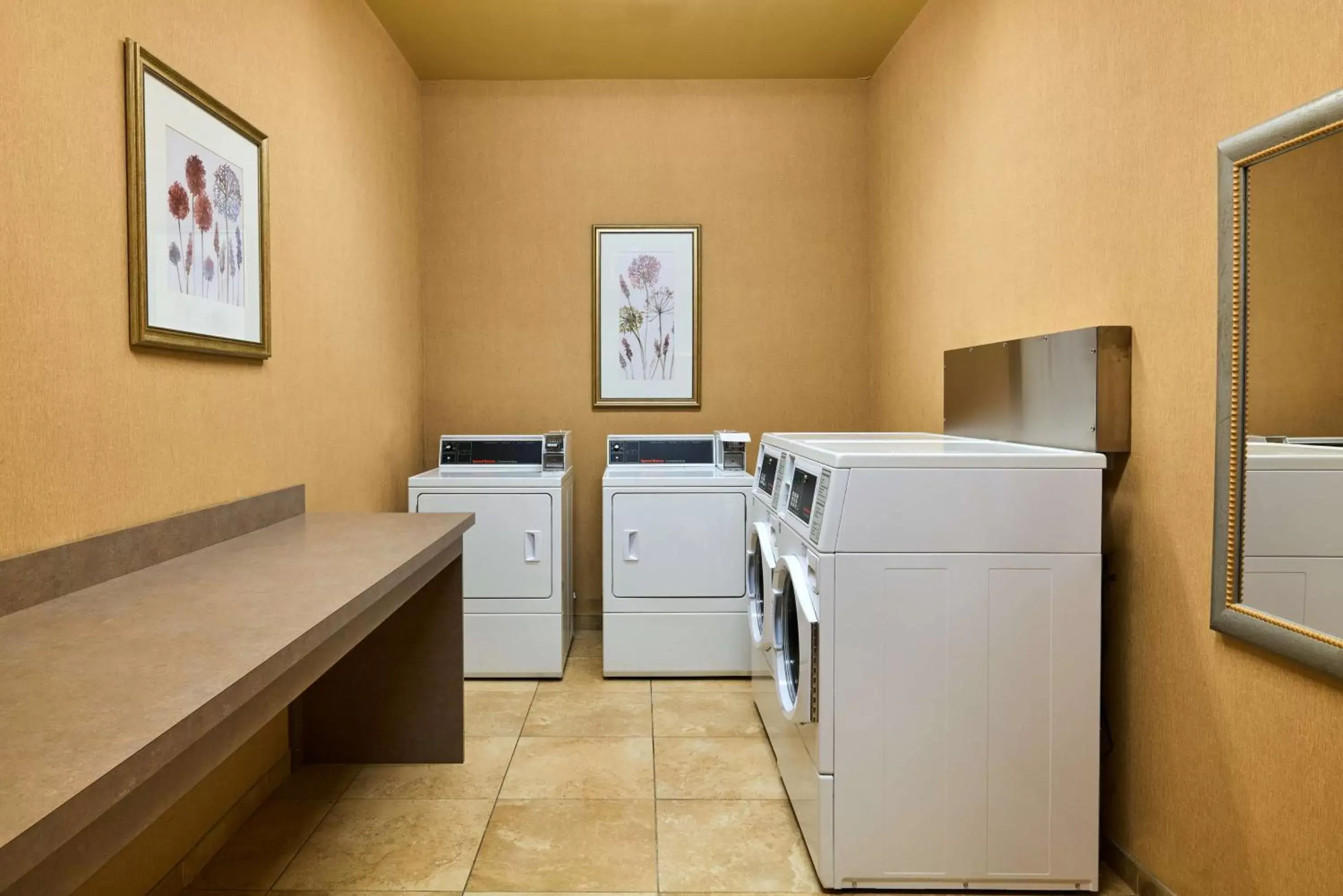 Property building, Kitchen/Kitchenette in Hampton Inn & Suites Providence / Smithfield