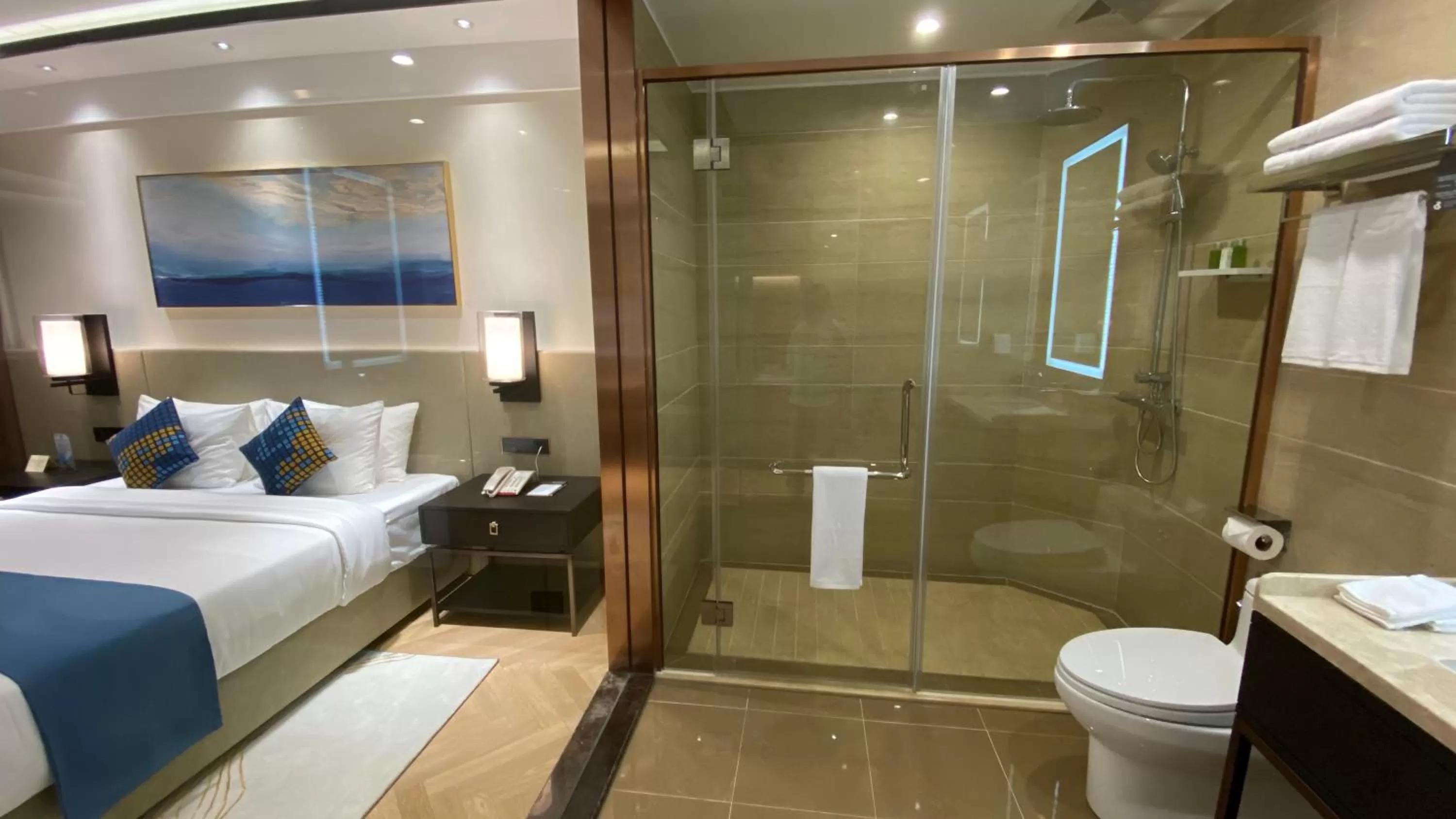 Shower, Bed in Ocean Delight Boutique Hotel 海悦精品酒店