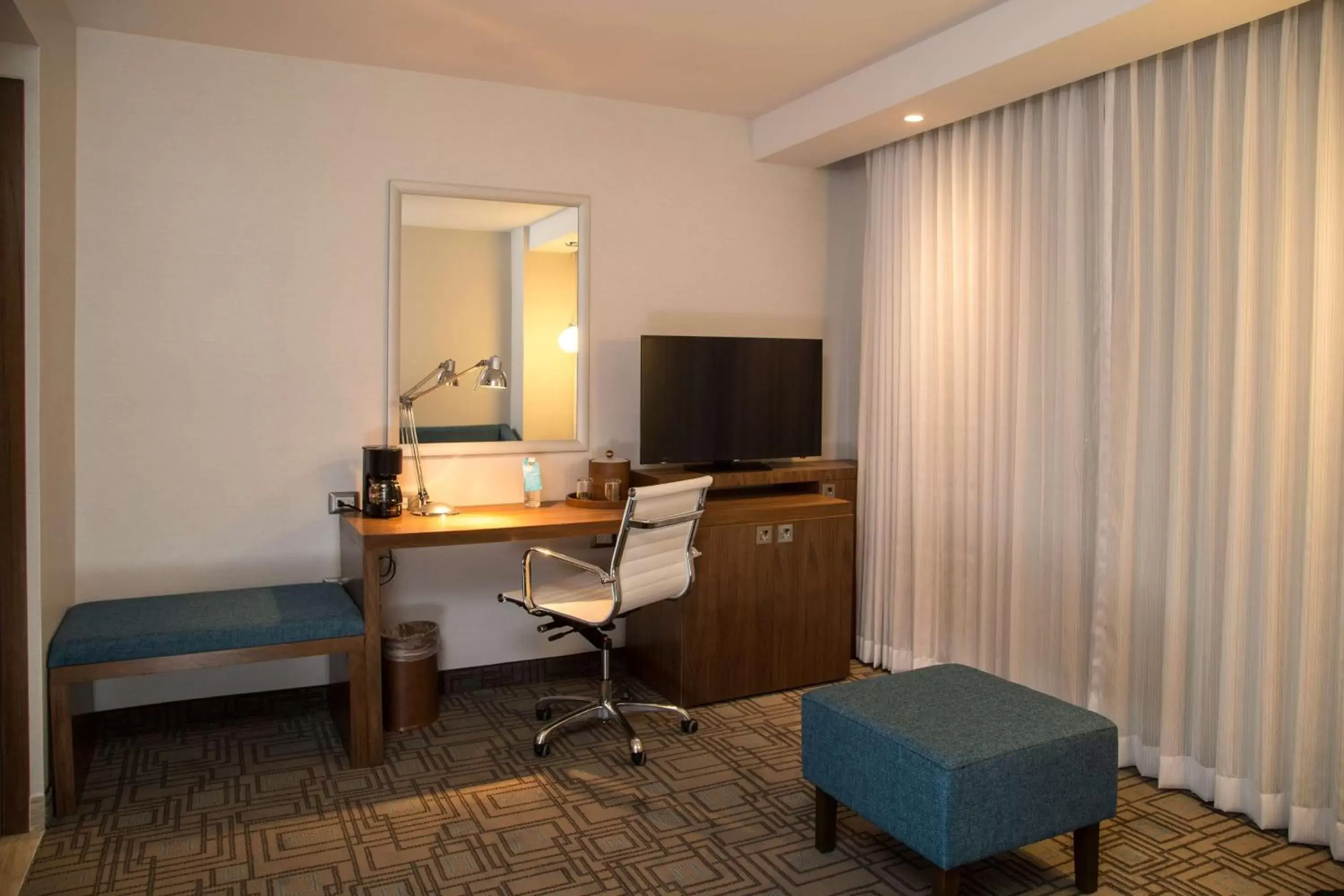 Bed, TV/Entertainment Center in Hampton Inn by Hilton Hermosillo