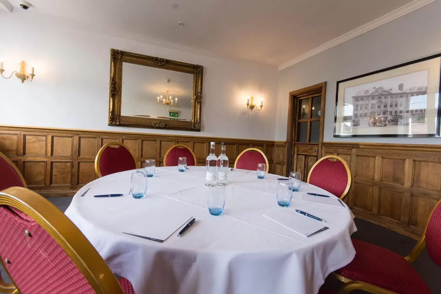 Business facilities, Restaurant/Places to Eat in Dukes Head Hotel