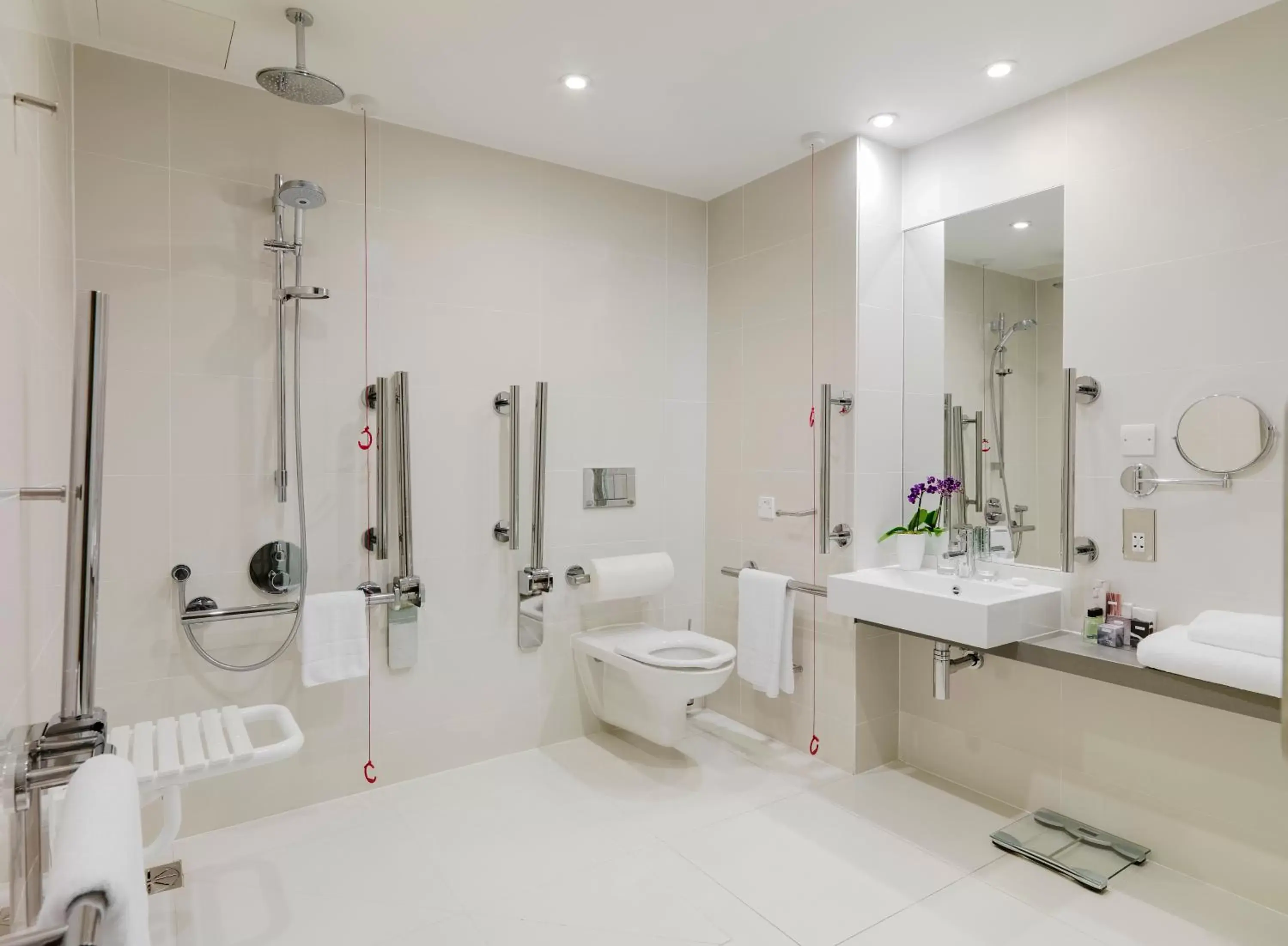 acessibility, Bathroom in H10 London Waterloo
