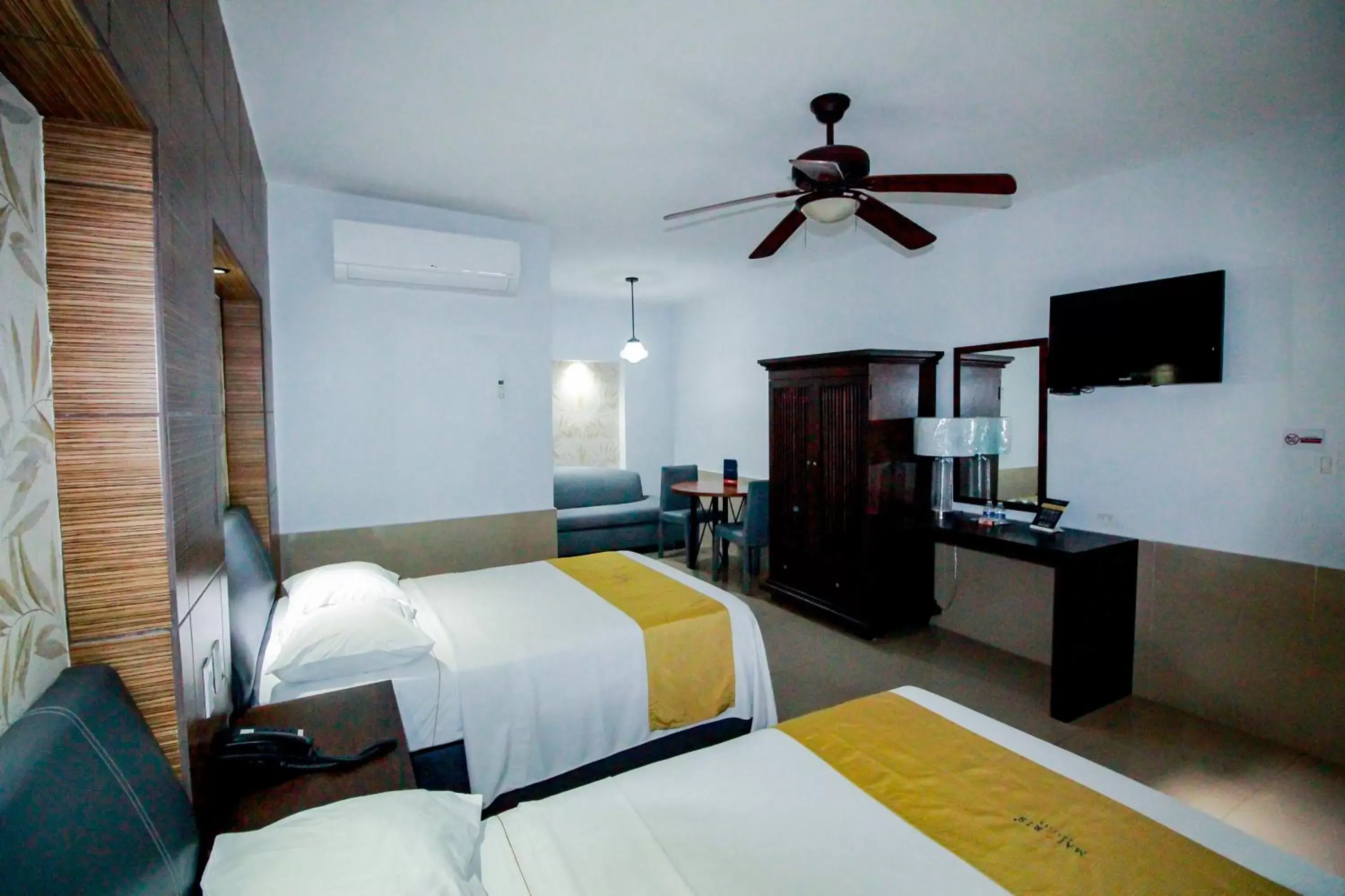 Bedroom in Hotel Maioris La Paz