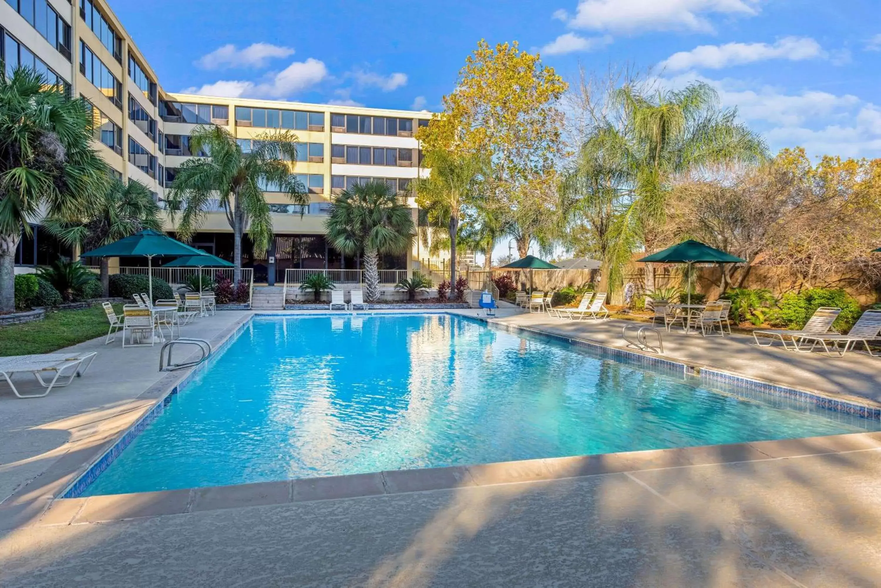 Pool view, Swimming Pool in La Quinta by Wyndham New Orleans Airport