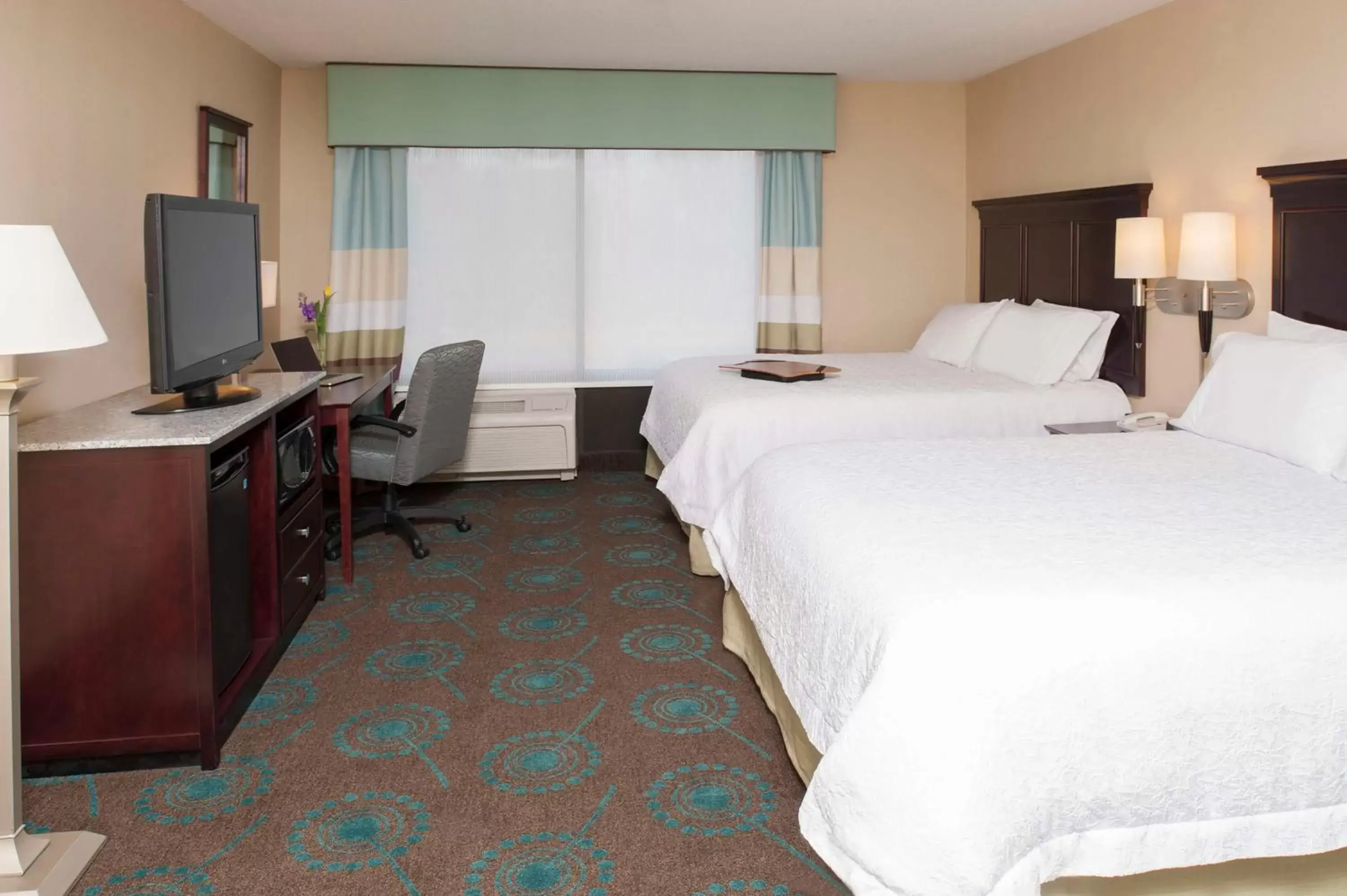 Bed in Hampton Inn & Suites South Bend