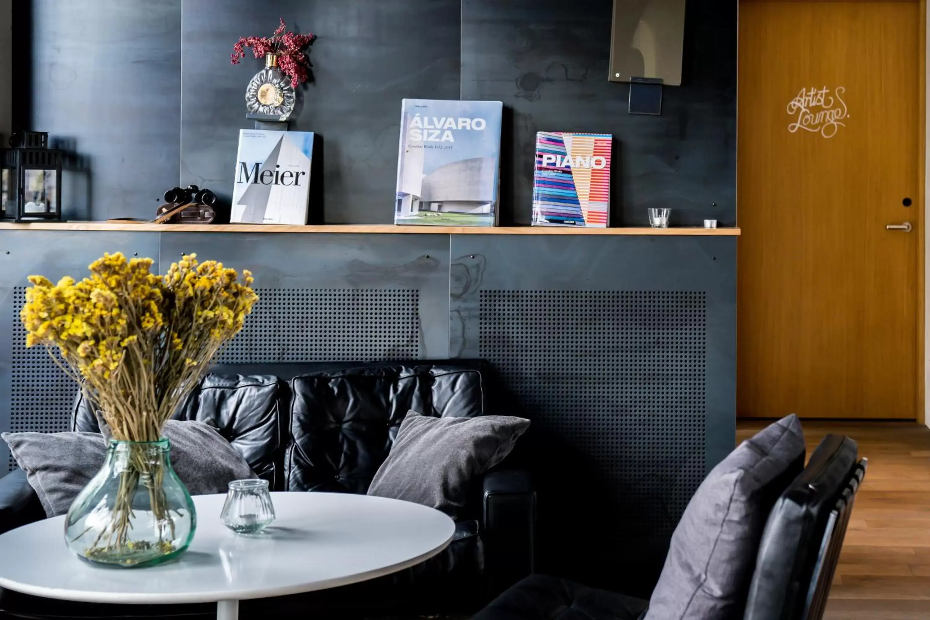 Lounge or bar in ART HOUSE Basel - Member of Design Hotels
