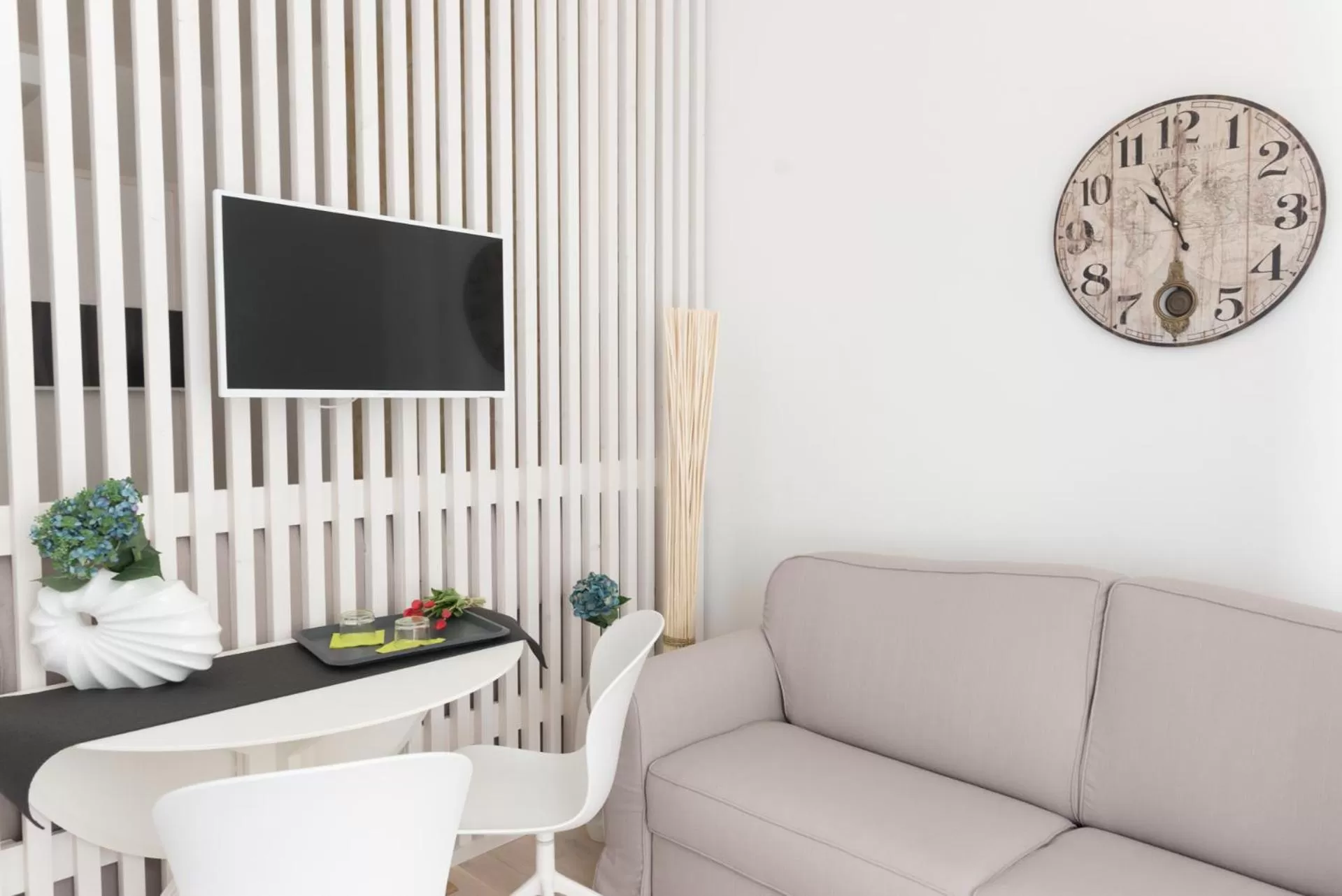 Seating area in Mare Versus Luxury Suites