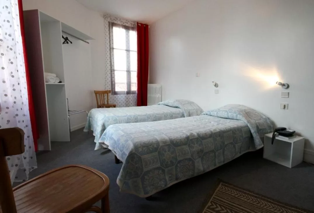 Photo of the whole room, Bed in Hôtel de l'Ours