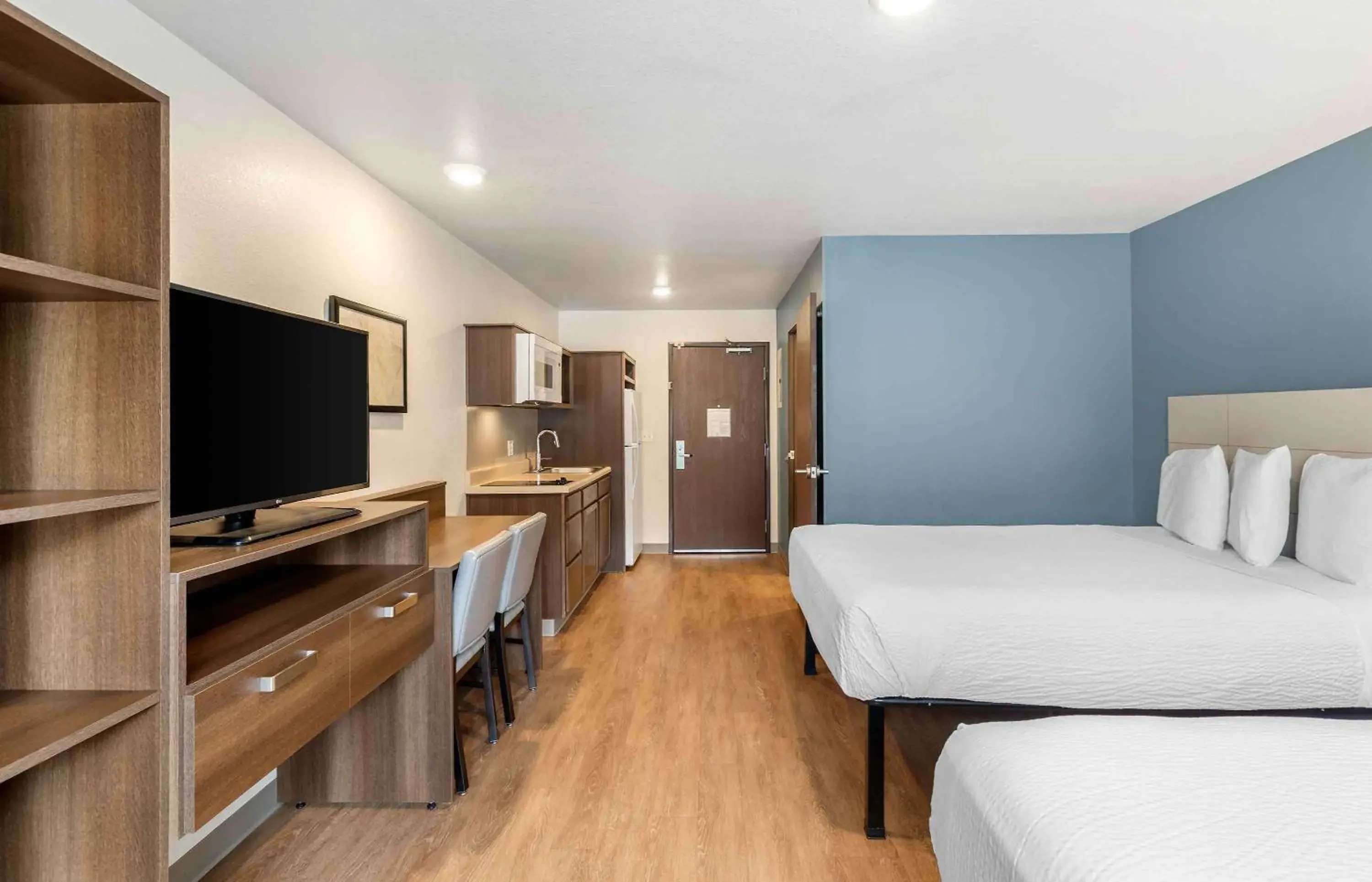 Bedroom, TV/Entertainment Center in Extended Stay America Suites - Denver - Centennial