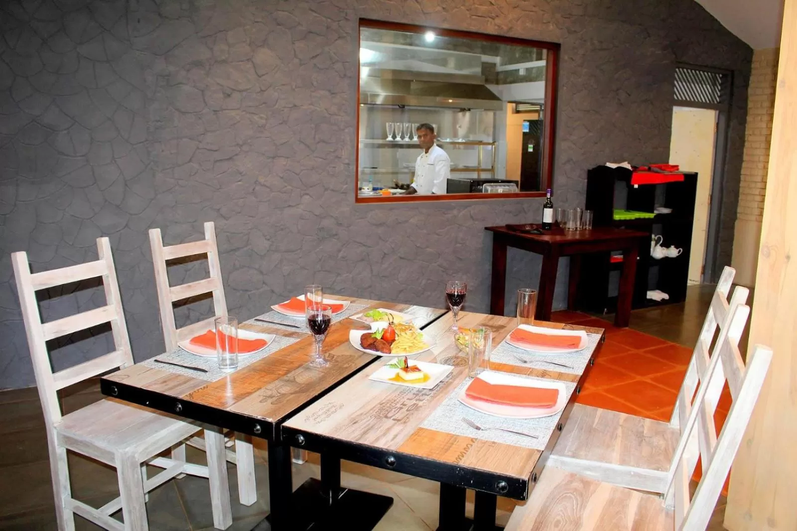 Restaurant/places to eat in Morning Star Resorts