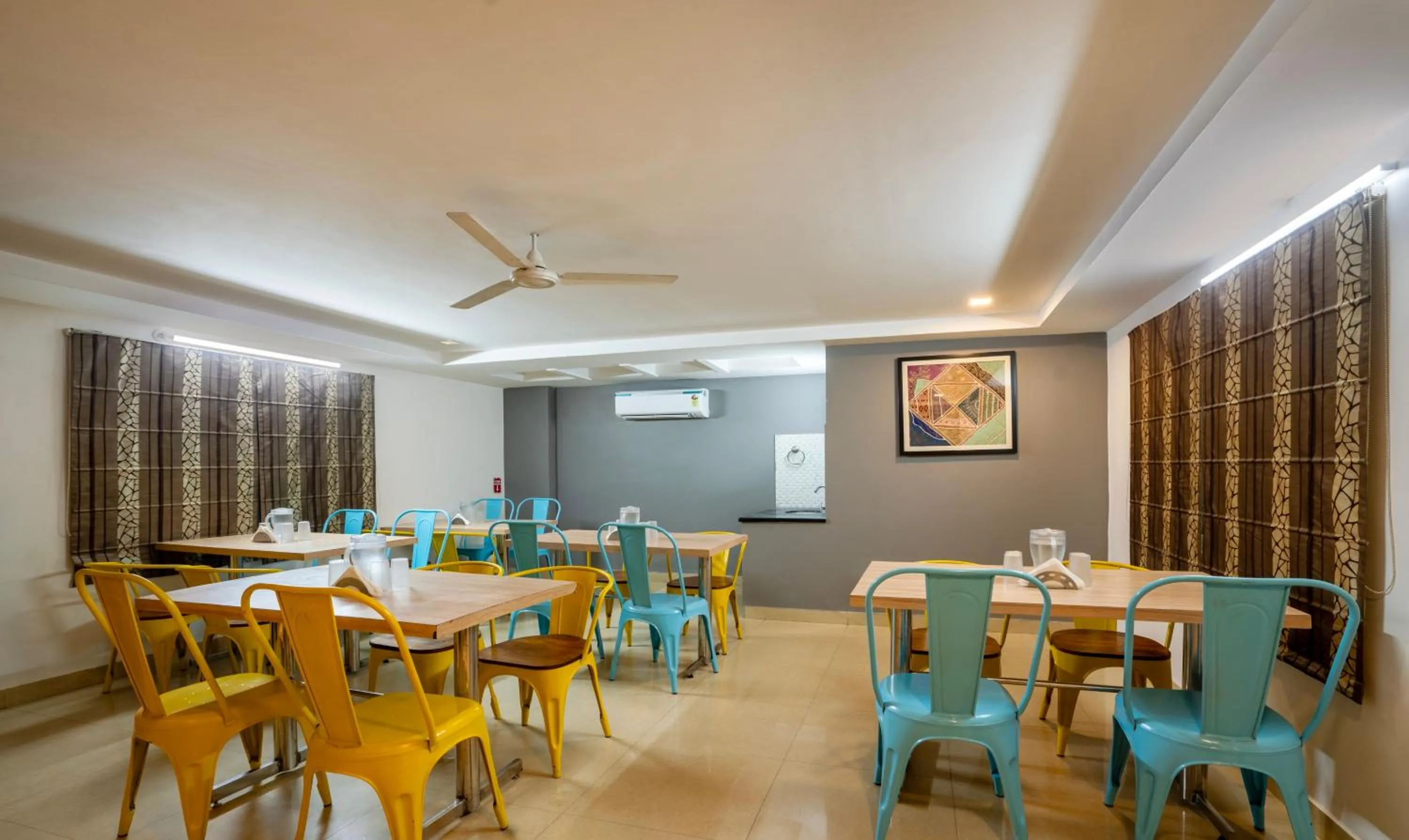 Dining area in Treebo Emerald