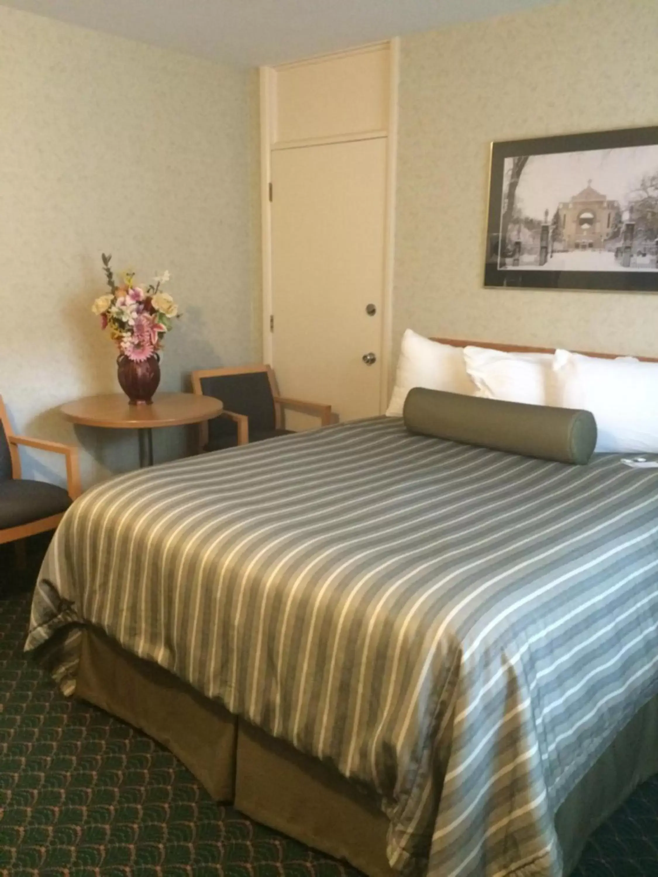 Bedroom, Bed in Travelodge by Wyndham Winnipeg East