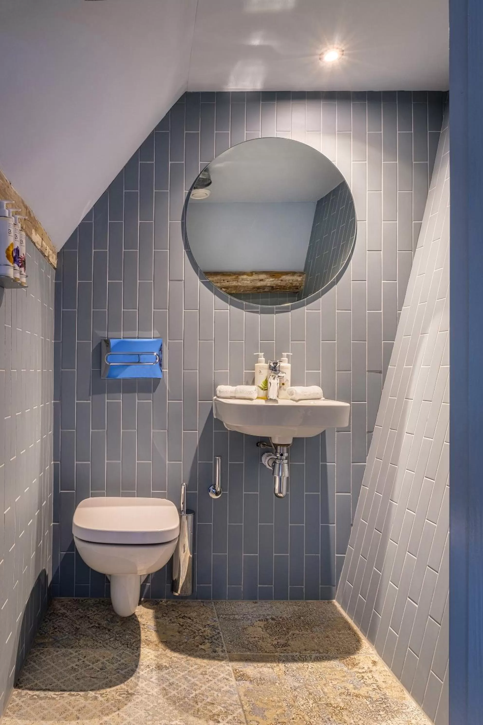 Shower in The Carpenters Arms