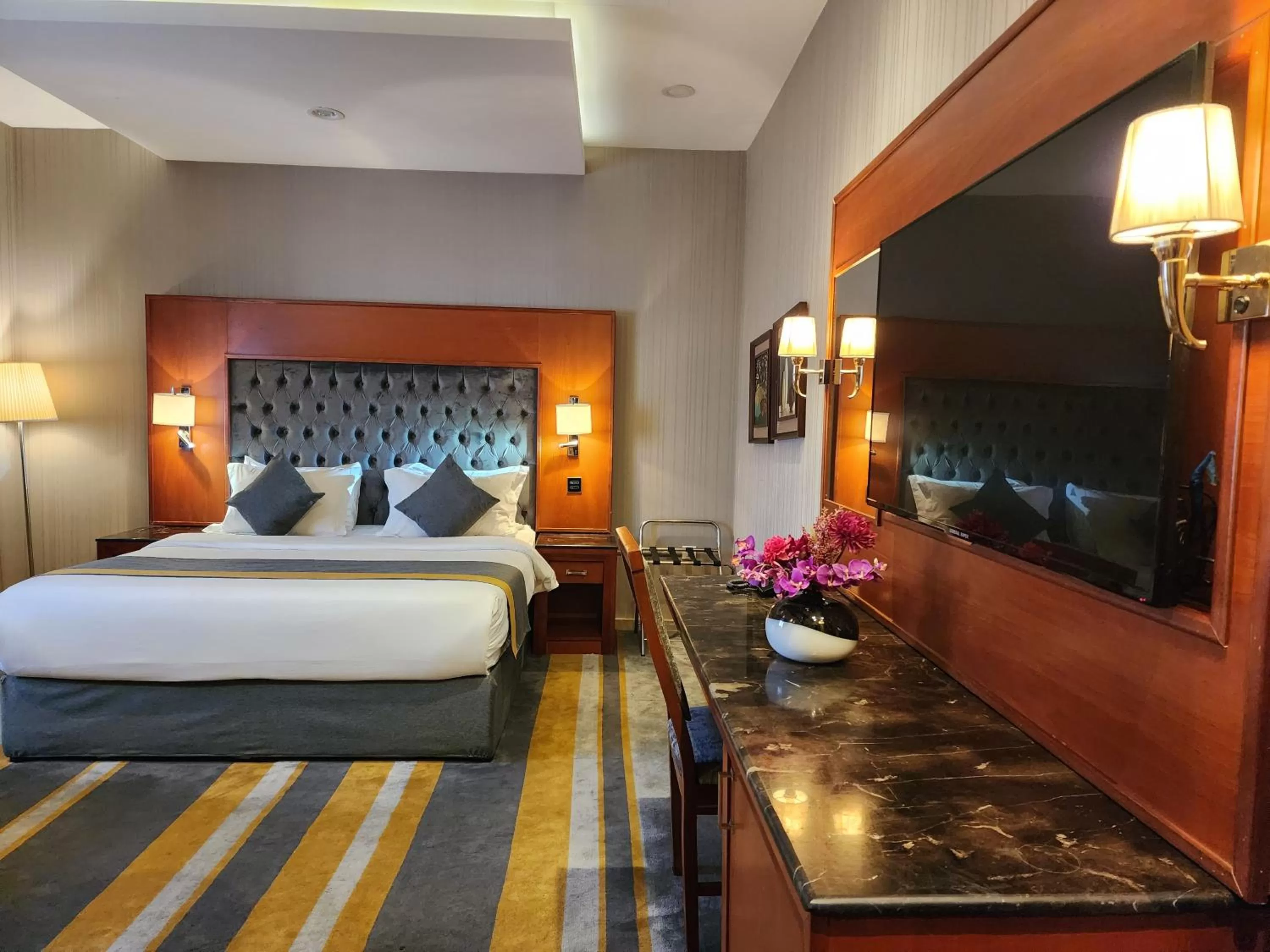 Bed in شاطيء الحياة للأجنحة الفندقية shaty alhayat