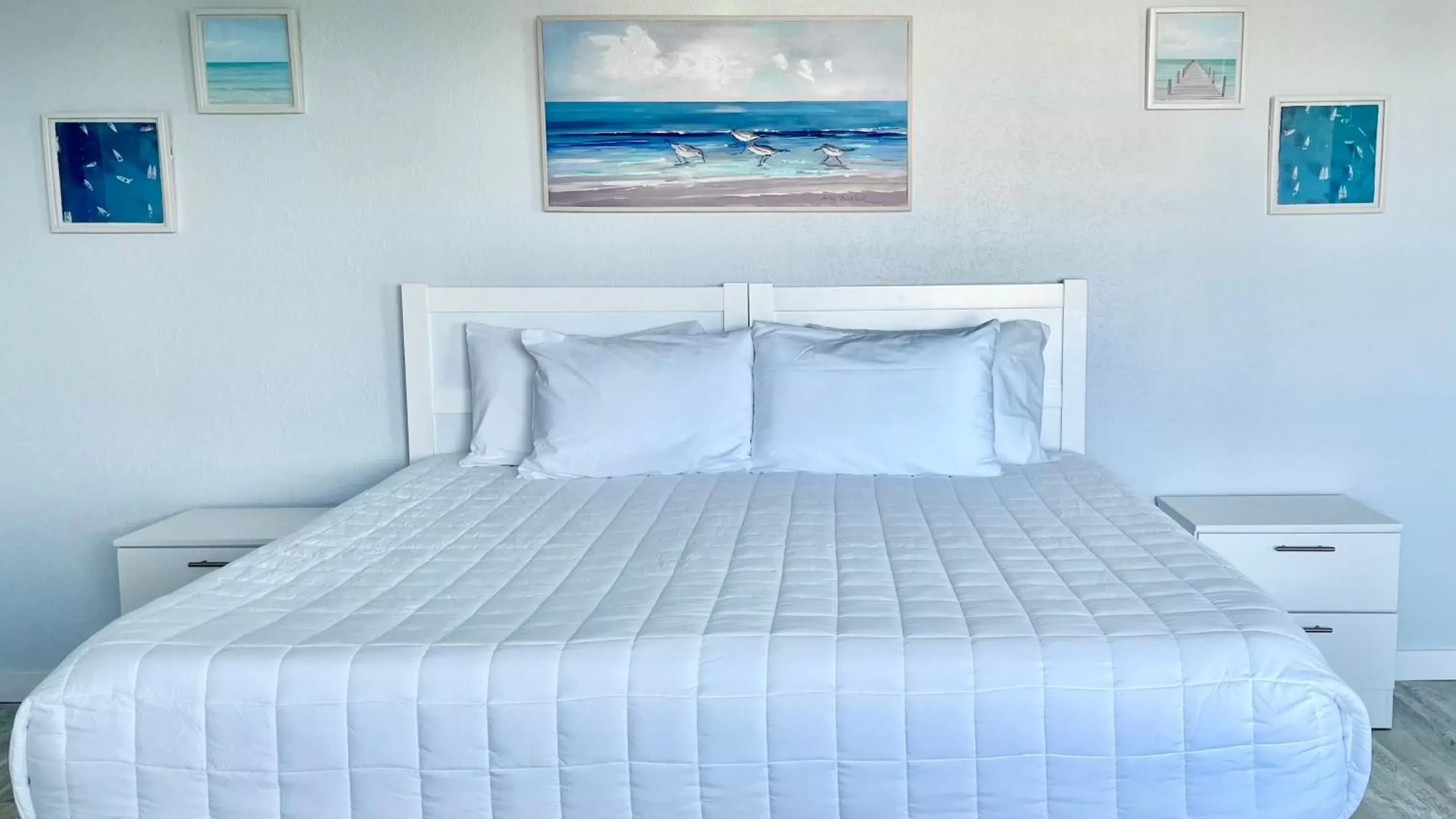 Bed in Vistalmar Beach Resort