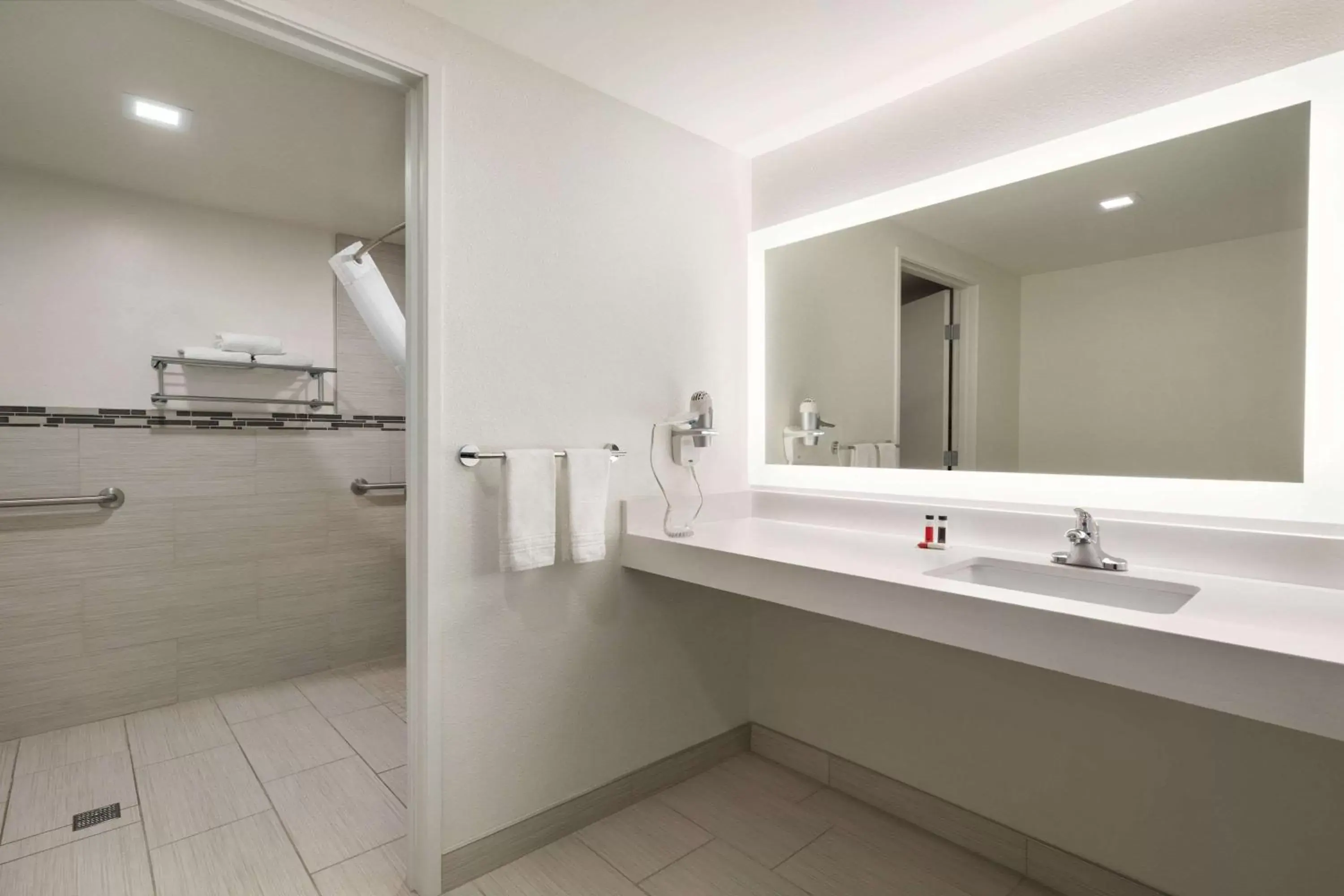 Photo of the whole room, Bathroom in Days Hotel by Wyndham Flagstaff