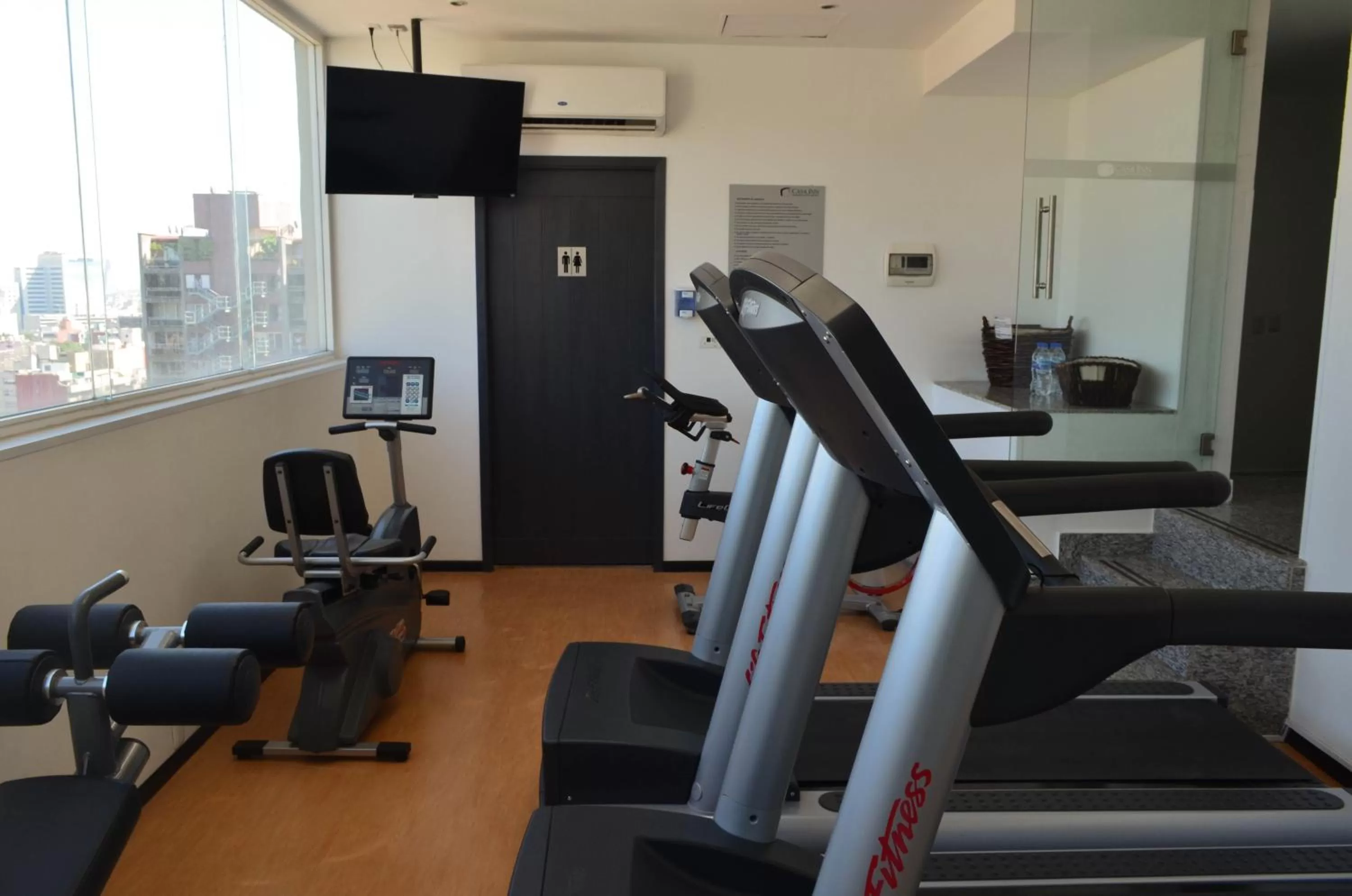 Fitness centre/facilities in LaiLa Hotel CDMX Reforma