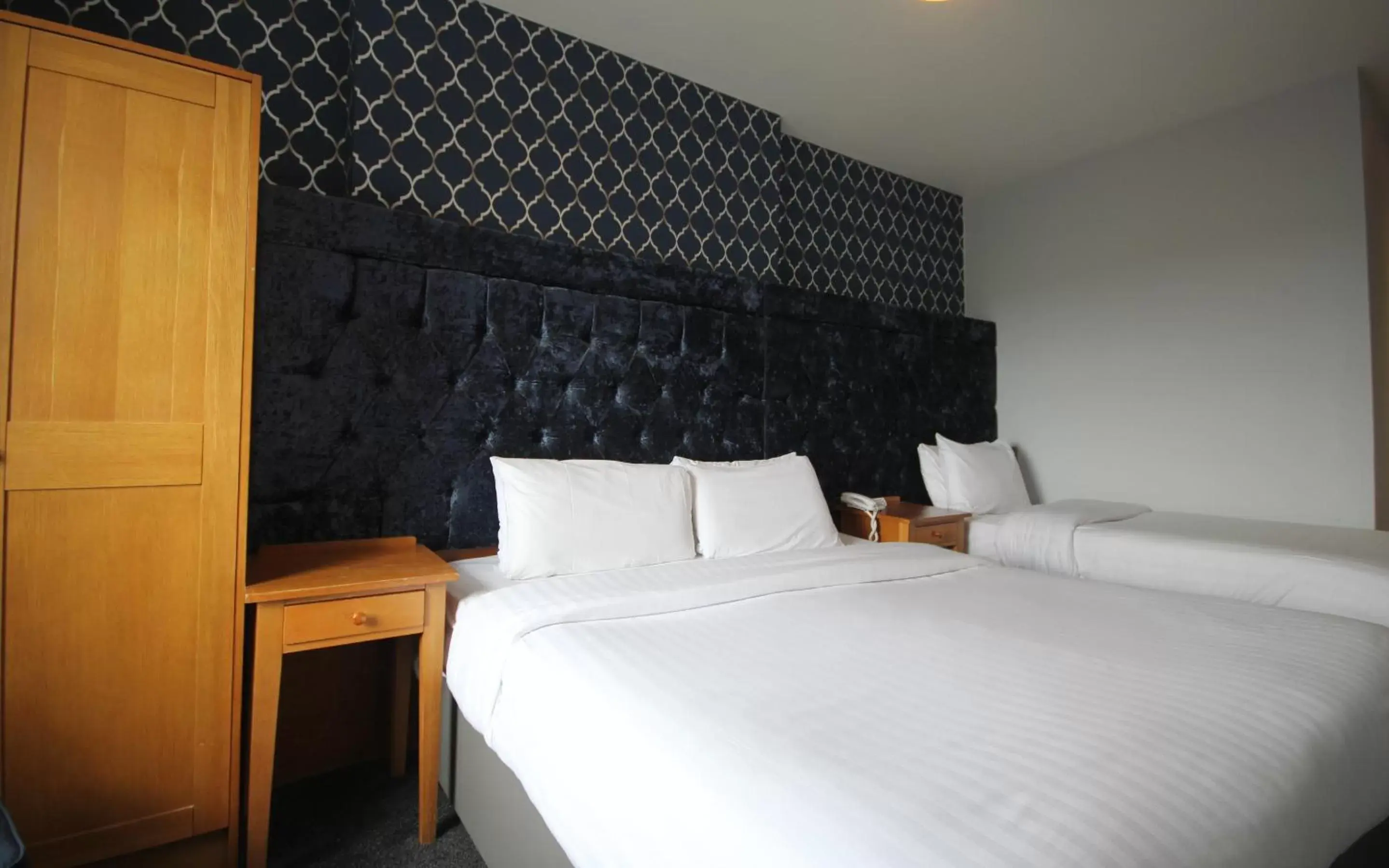 Standard Triple Room in Hotel St George by Nina