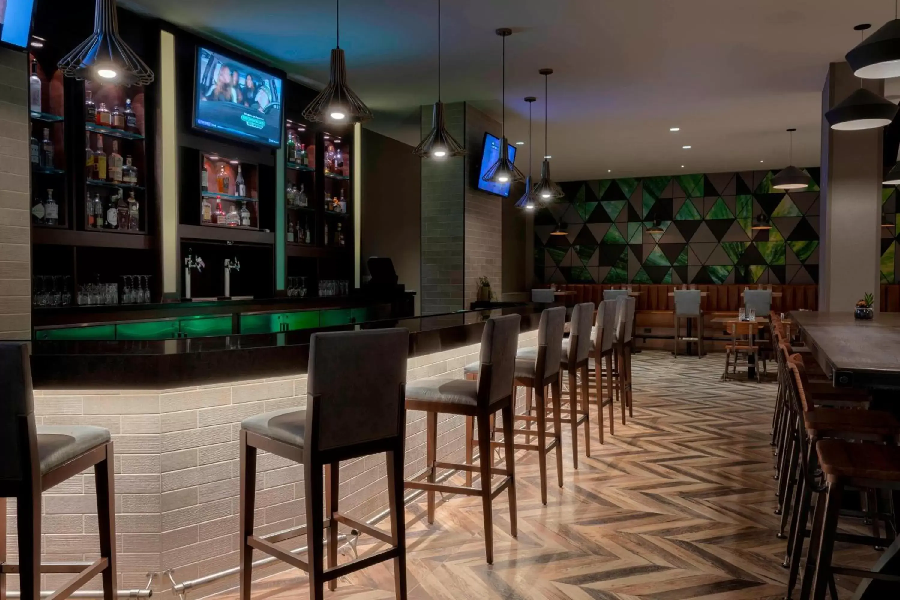 Kitchen or kitchenette, Lounge/Bar in Atlanta Marriott Northeast/Emory Area
