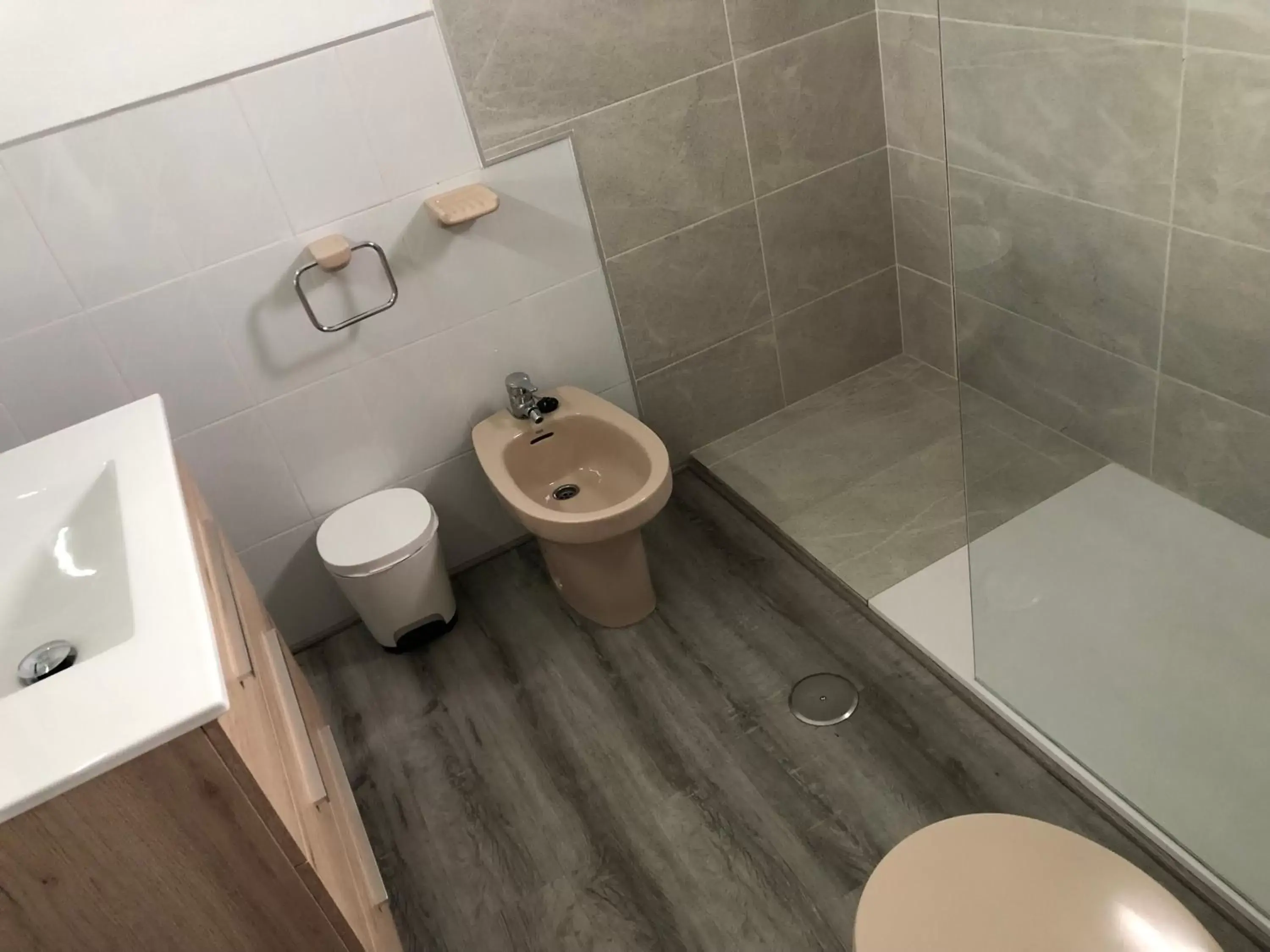 Shower, Bathroom in Apartamentos Atalayas Extremadura